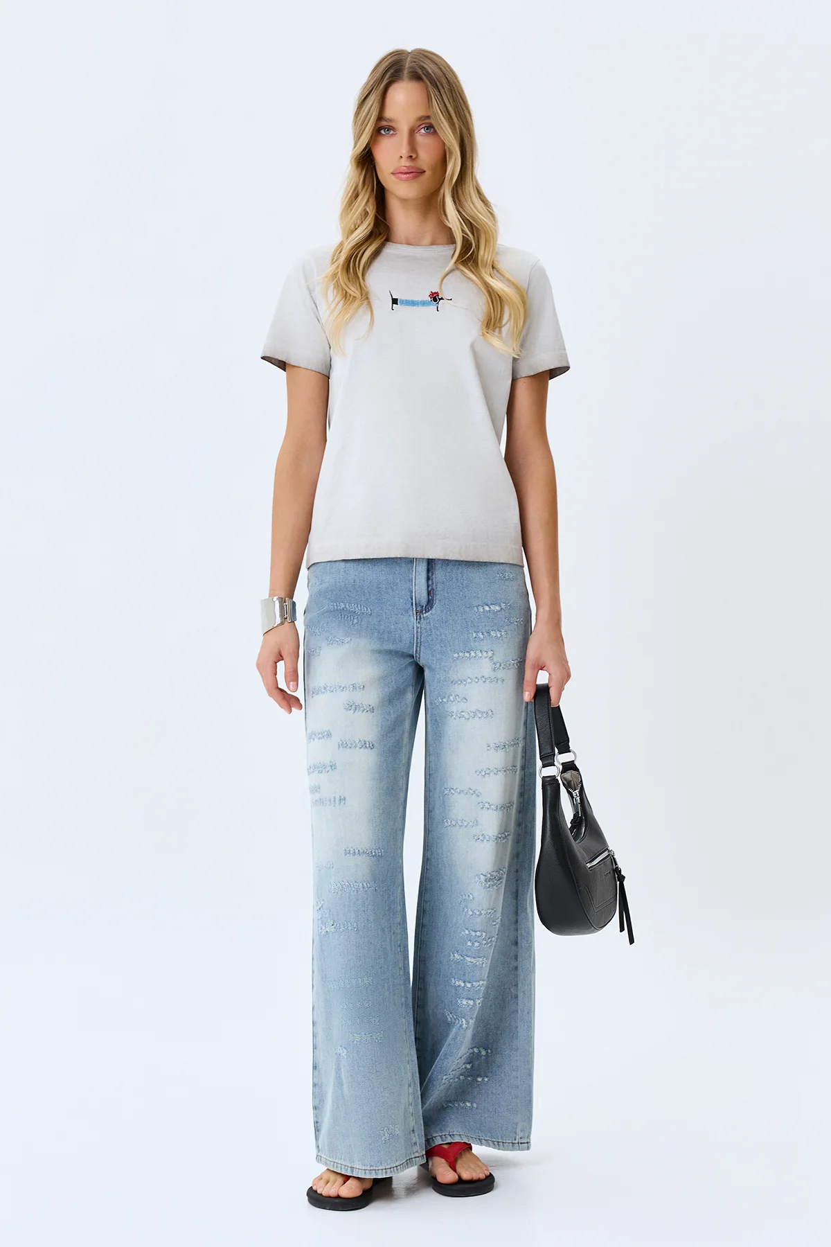 Футболка с яркой вышивкой, 52