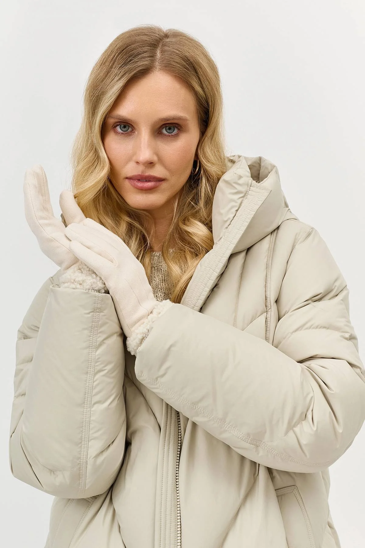 Перчатки с меховой опушкой, One