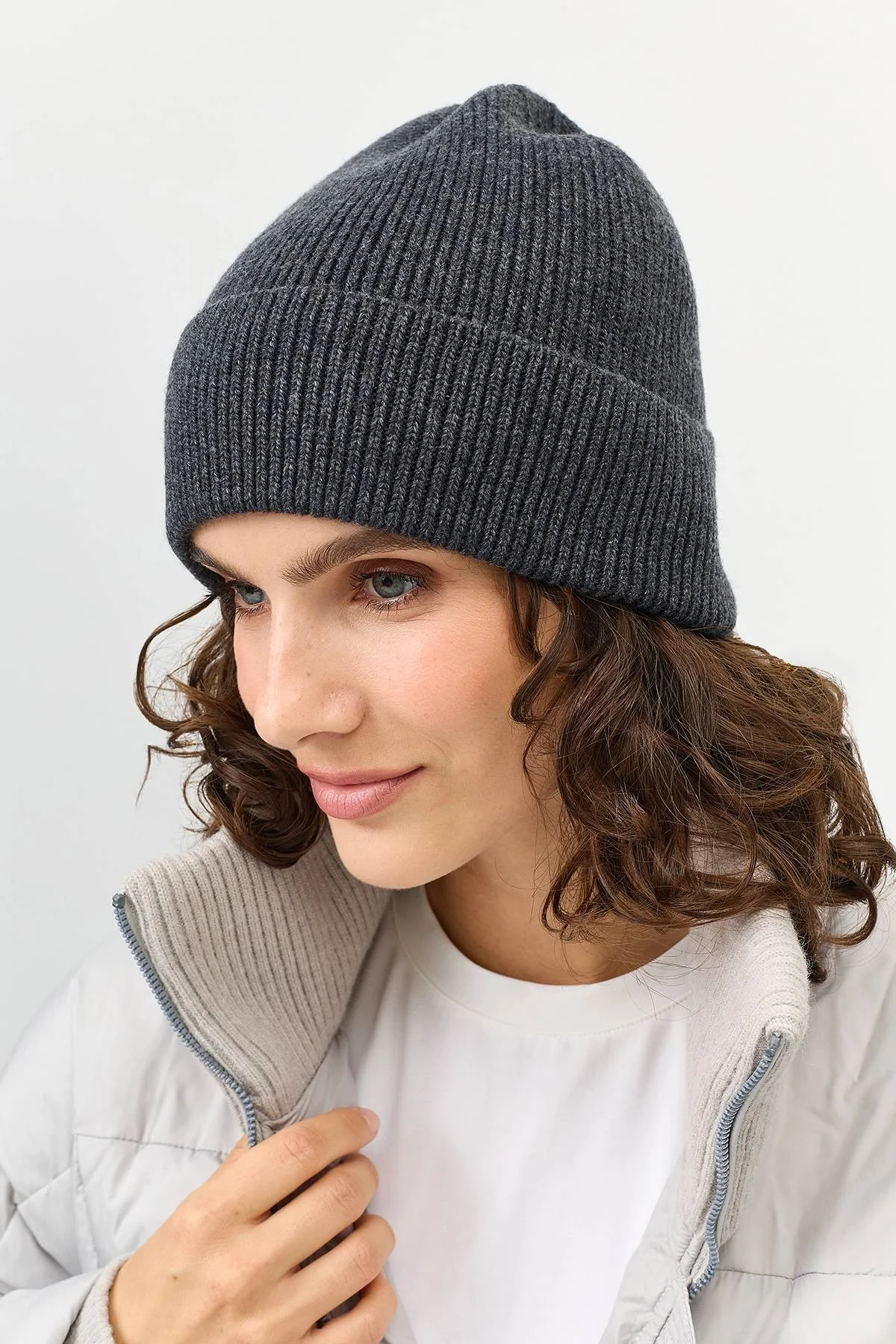 Шапка в рубчик из вискозы и шерсти, One