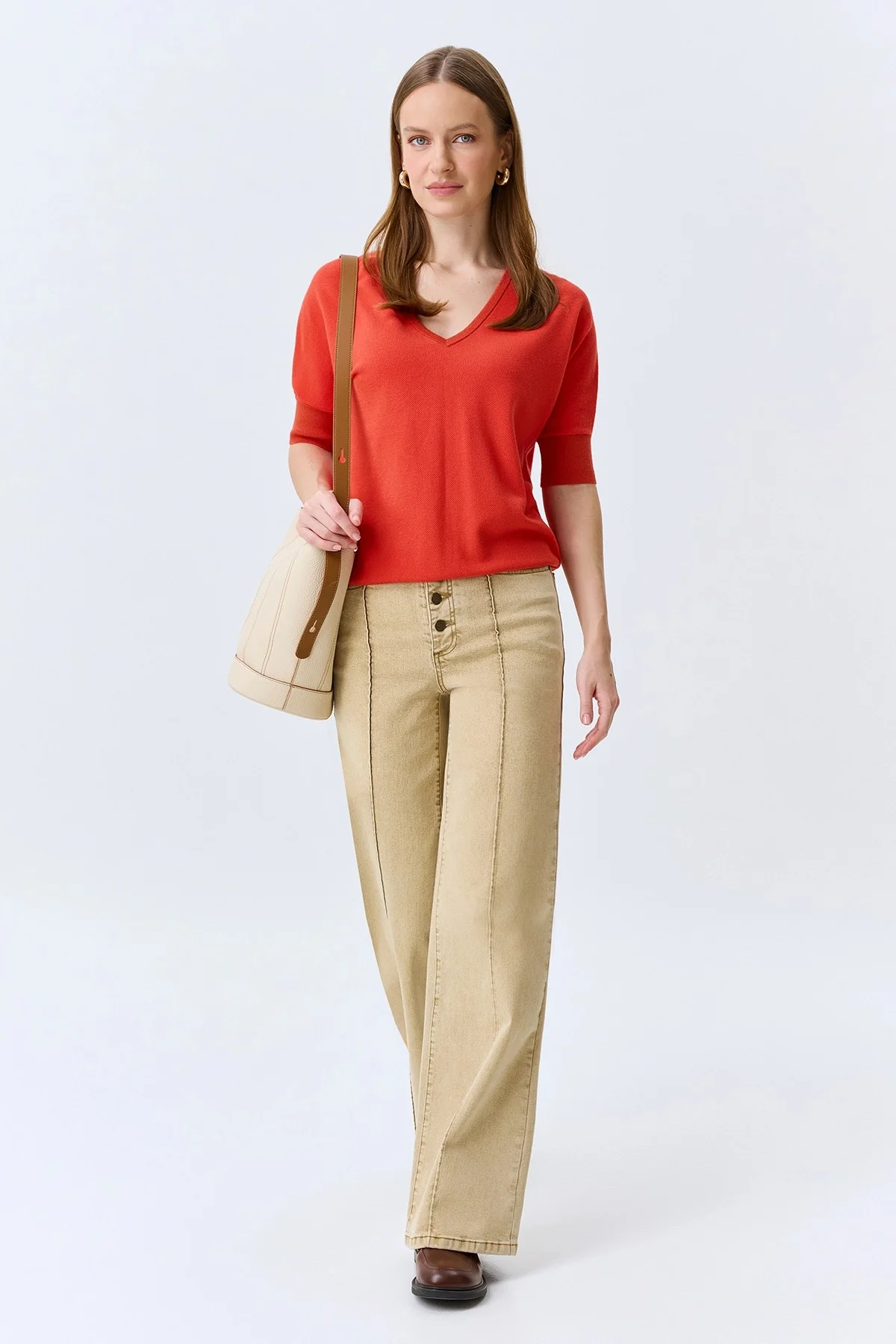 Яркий джемпер V-neck, 38