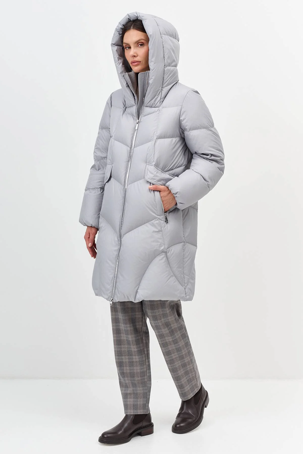 Лимитированная серия объемный пуховик с фигурной стежкой с палантином, 40