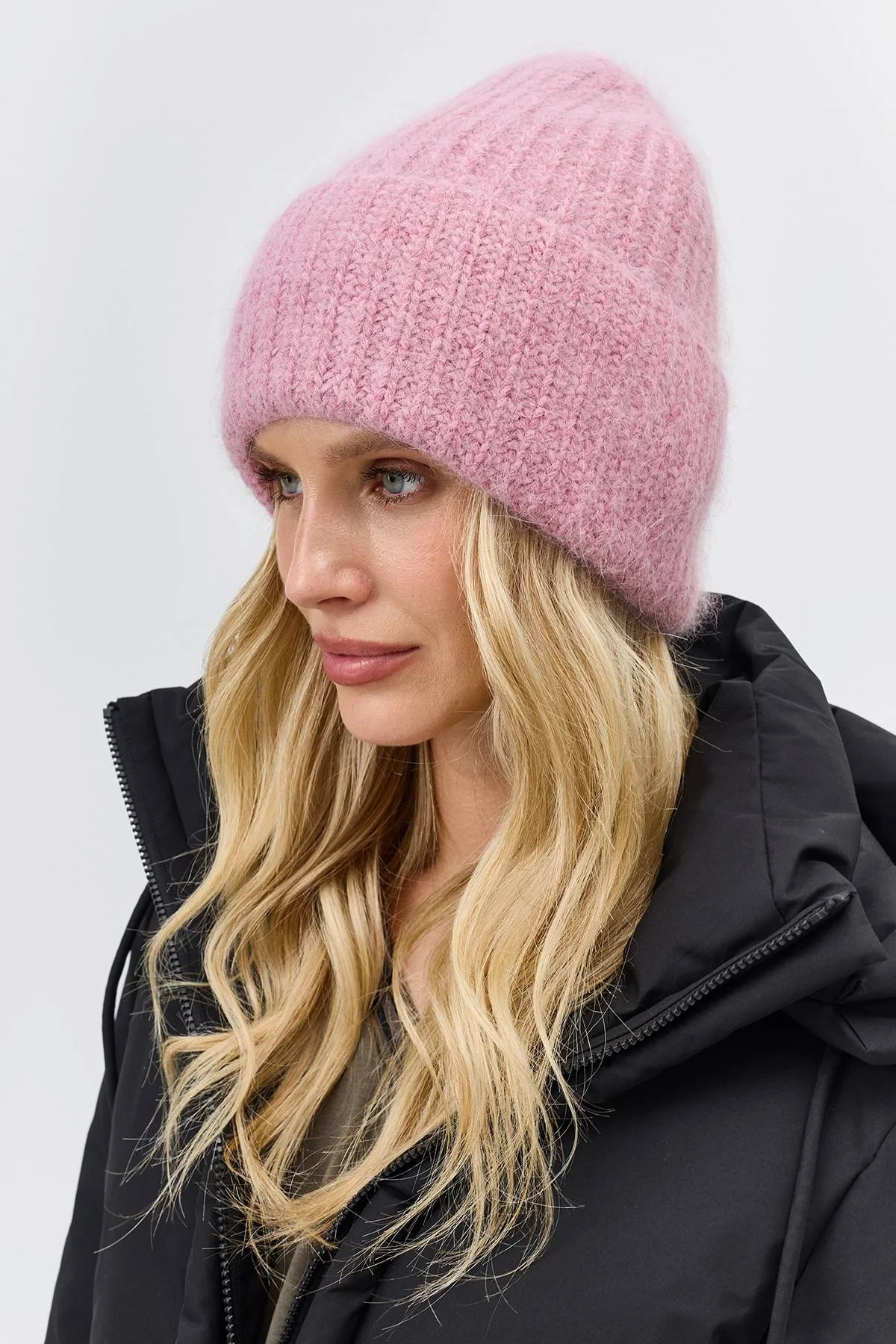 Розовая теплпя шапка с ангорой, One