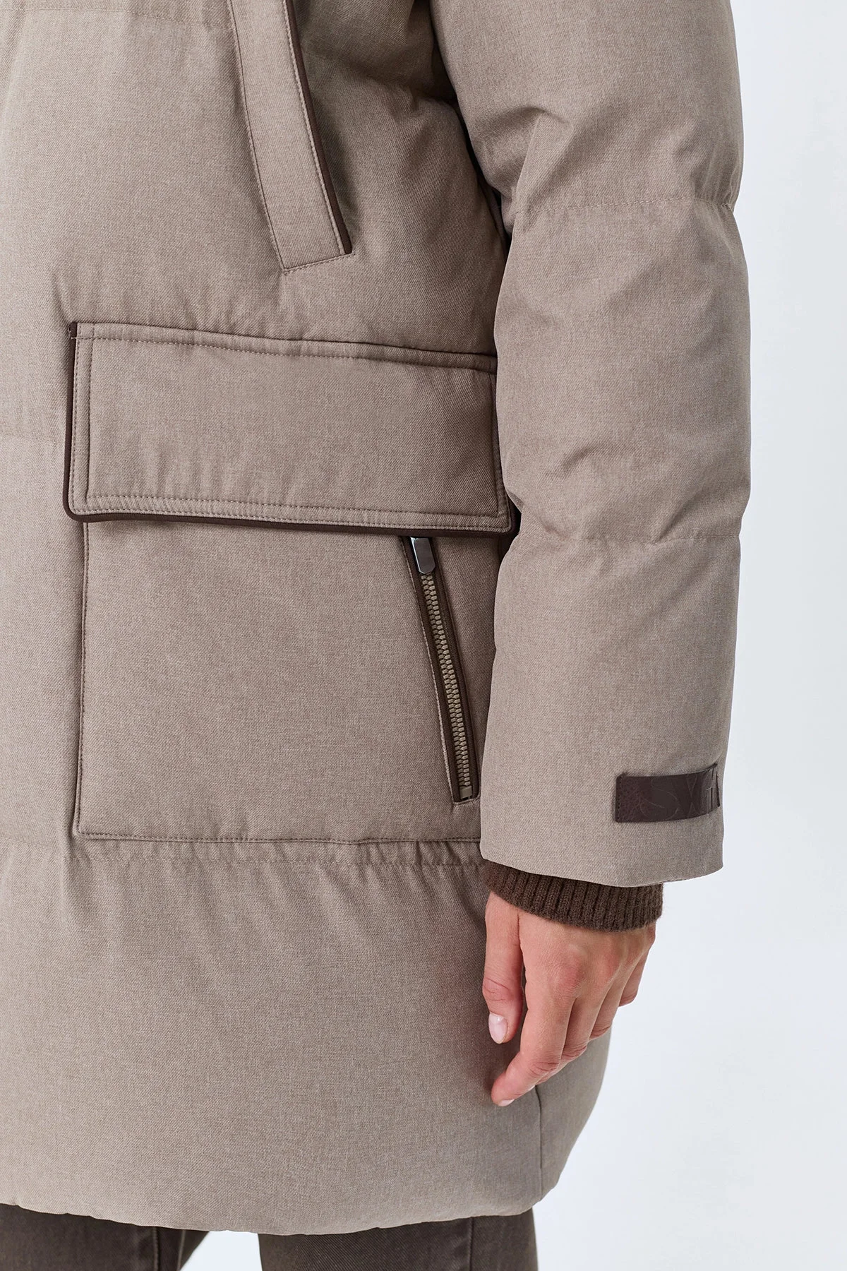 Пуховое пальто с контрастными деталями, 48