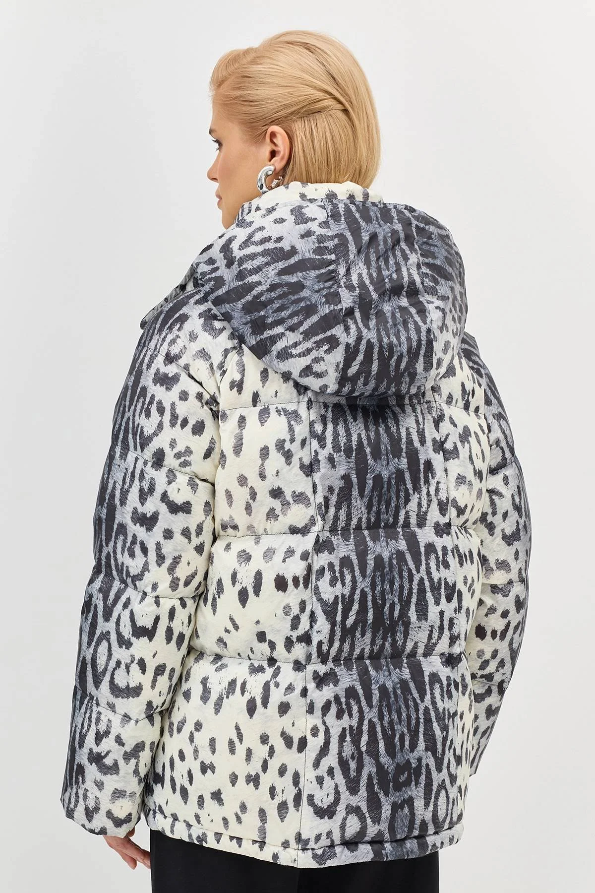 Лимитированная серия  куртка с анималистичным принтом и палантин, 34