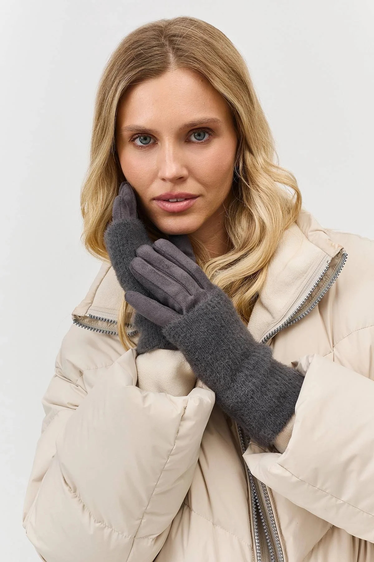 Серые вязаные перчатки с контрастной отделкой, One