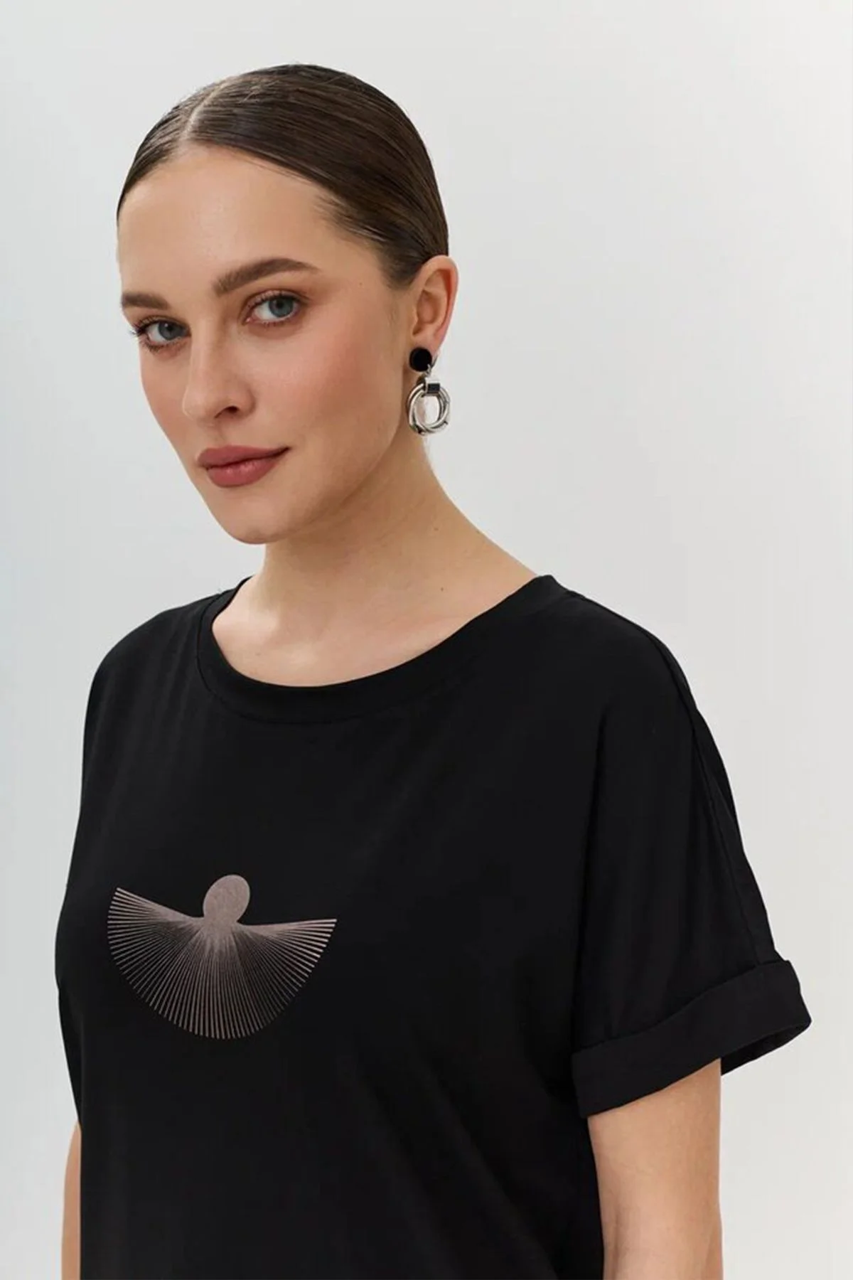 Стильная футболка с круглым вырезом на горловине, 54р