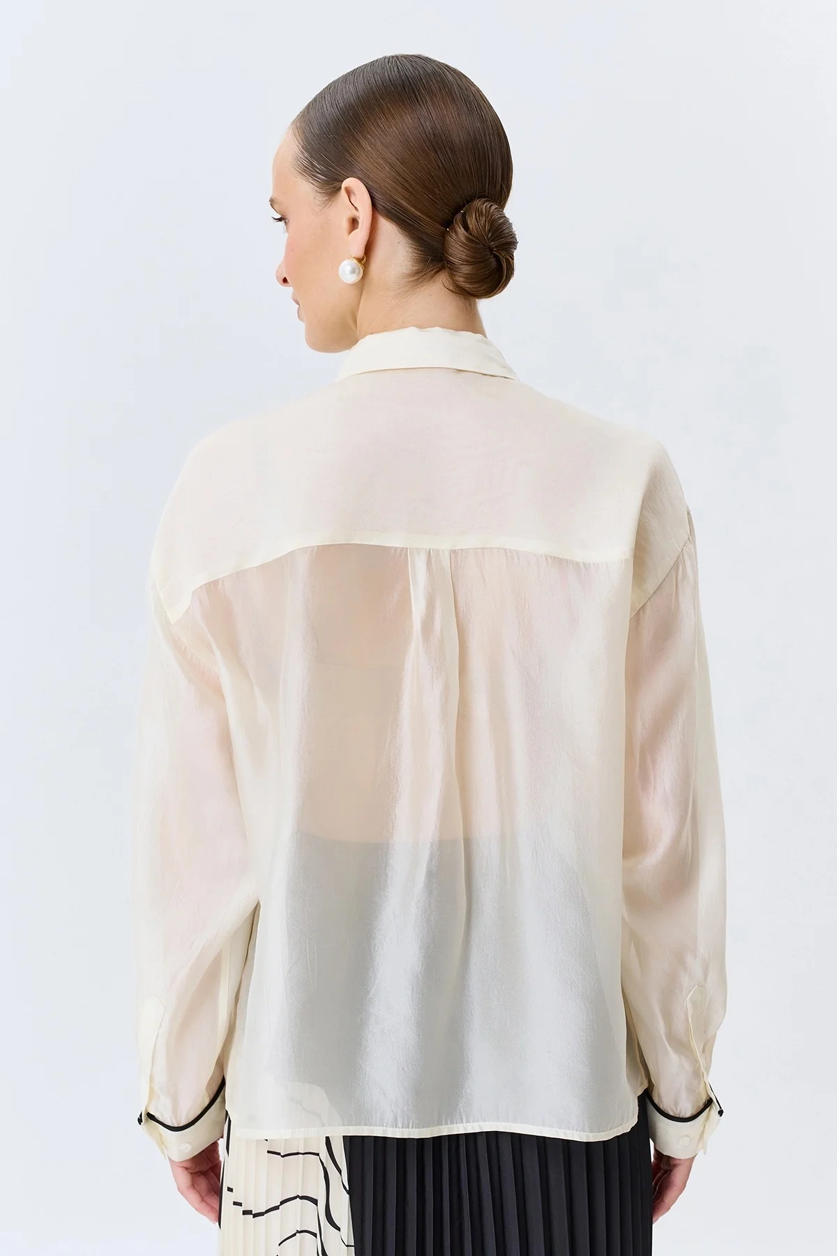 Полупрозрачная блузка с контрастными кантами, 44