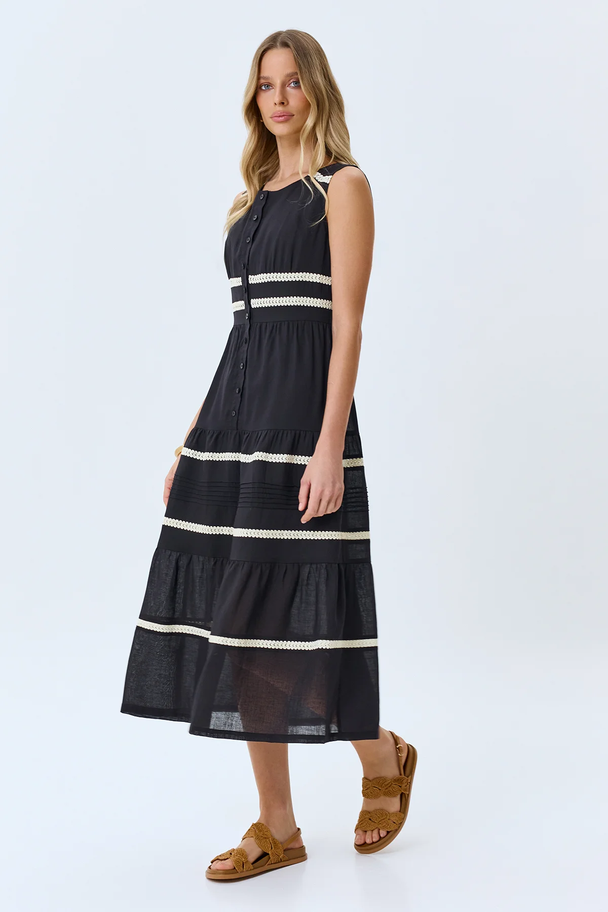 Платье из тенселя с ярусными оборками, 52