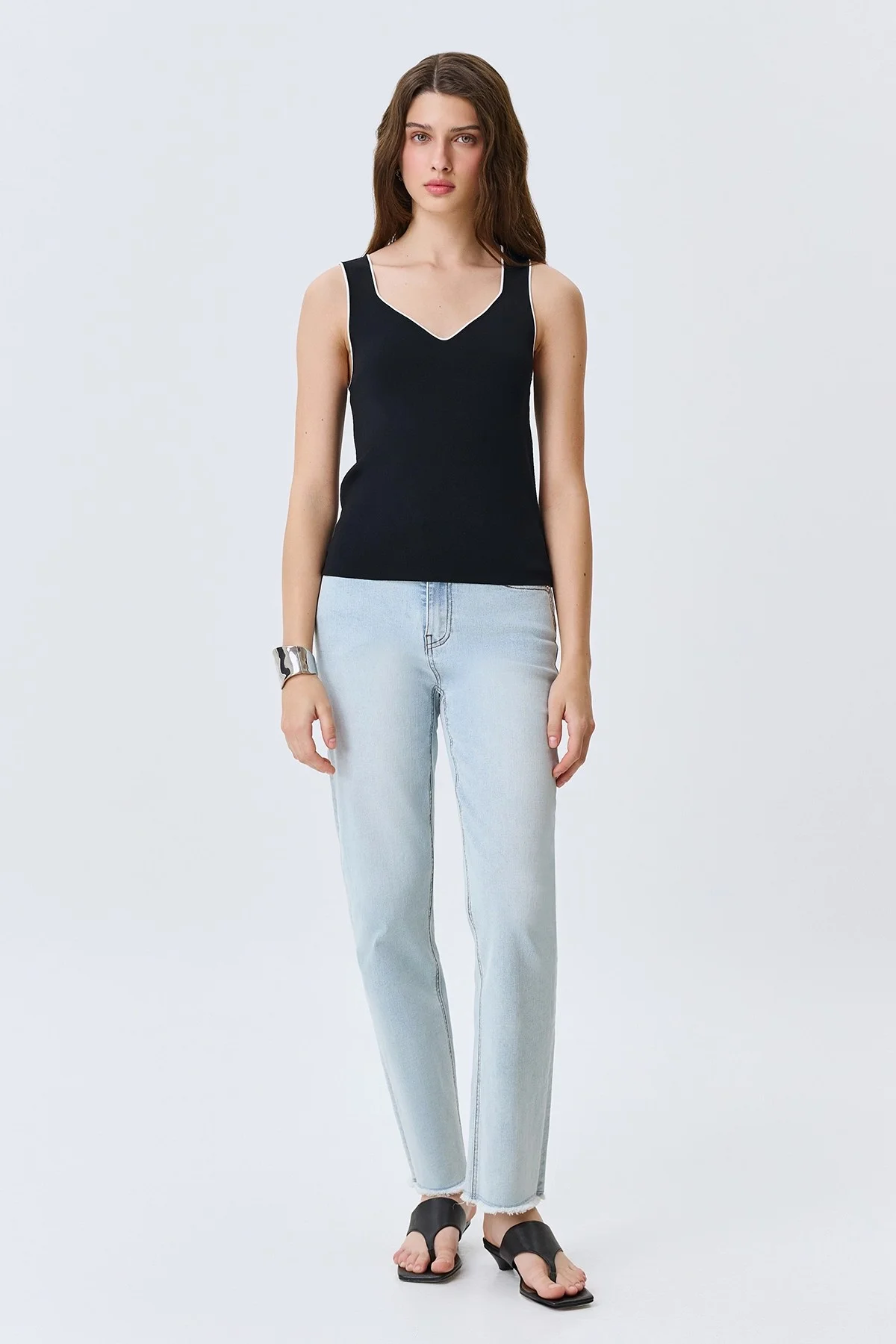 Топ из вискозы с контрастным кантом, 48