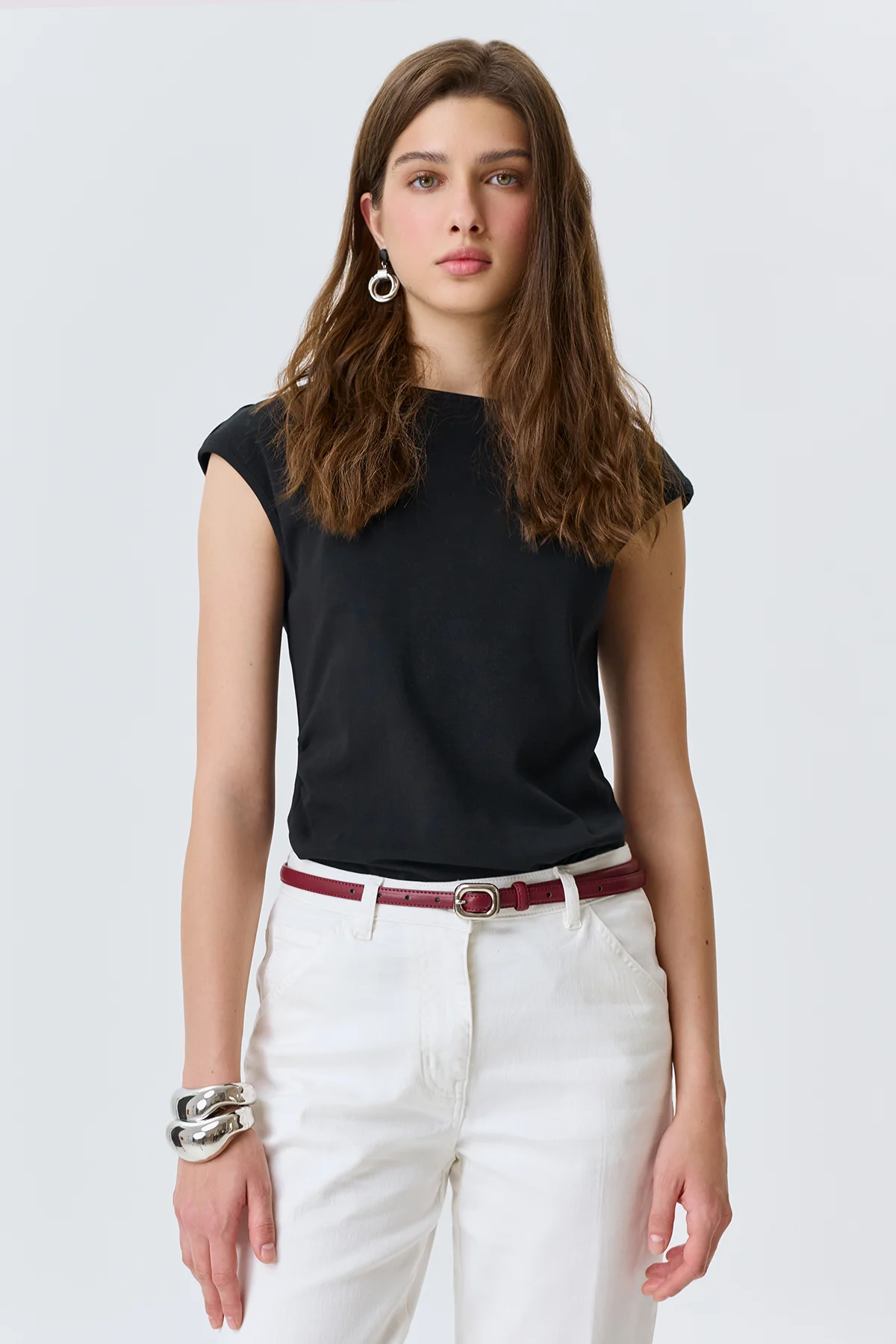 Тонкий кожаный ремень с акцентной пряжкой, M