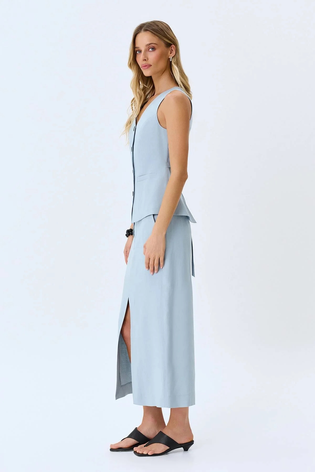 Жилет с вырезом на спине, 44