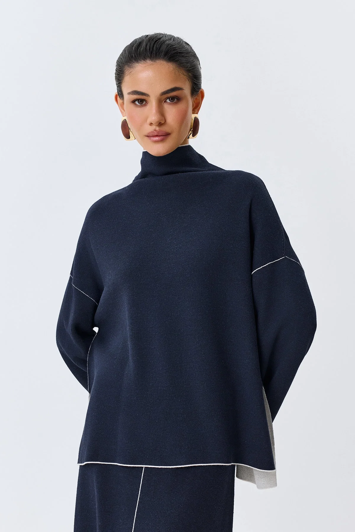 Oversize джемпер с контрастными кантами, 44
