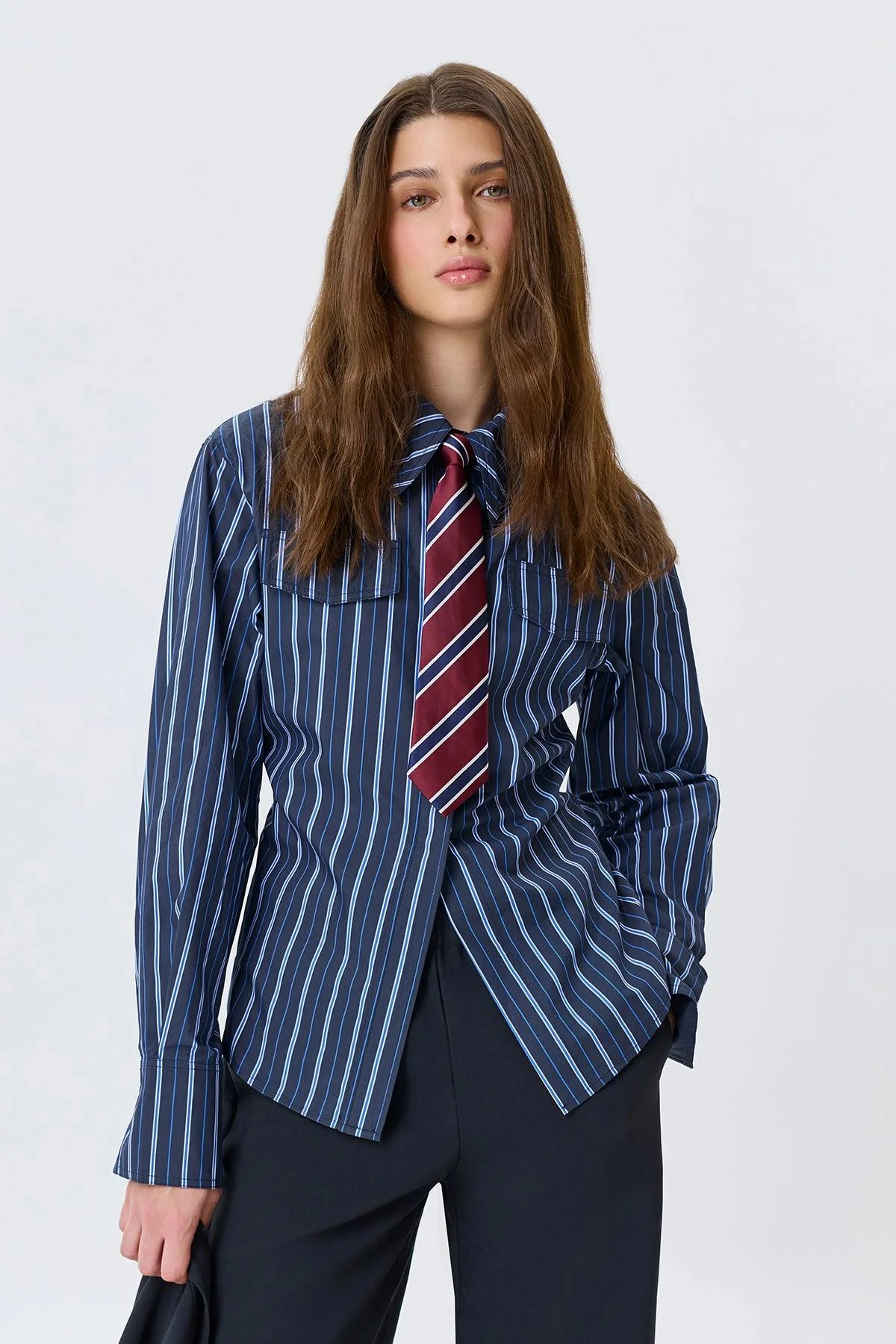 Яркая приталенная рубашка в полоску, 48