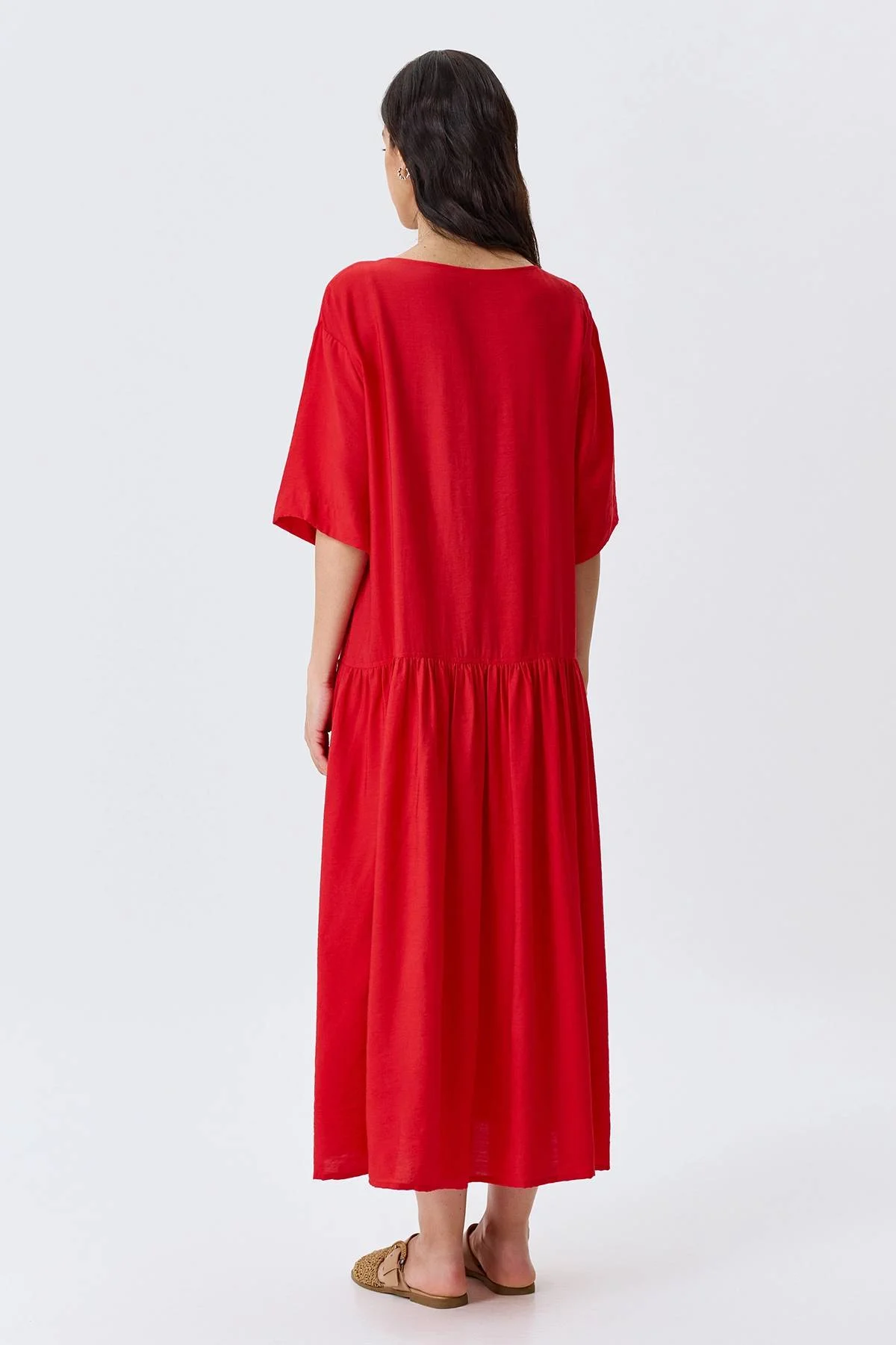 Платье из тенселя с акцентным поясом, 42