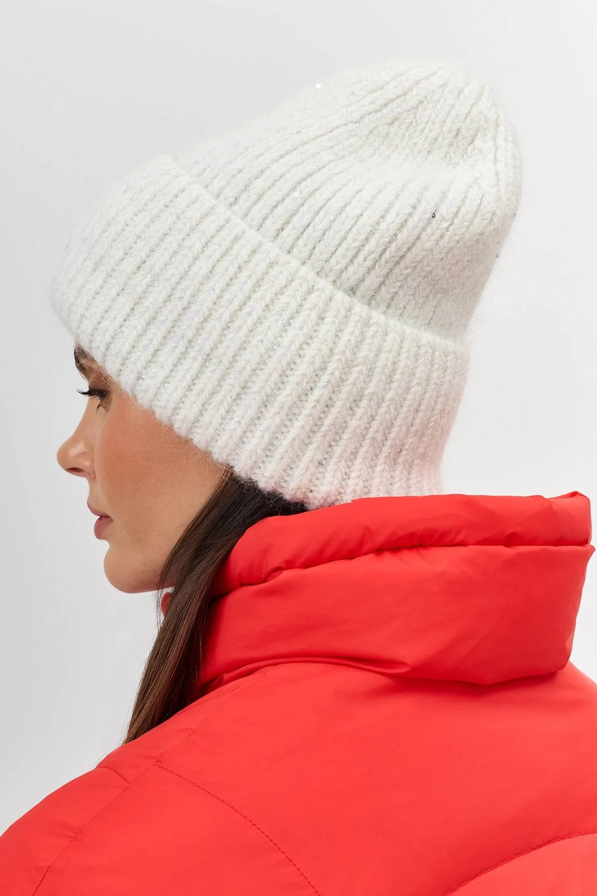 Светлая шапка бини с люрексом и пайетками, One