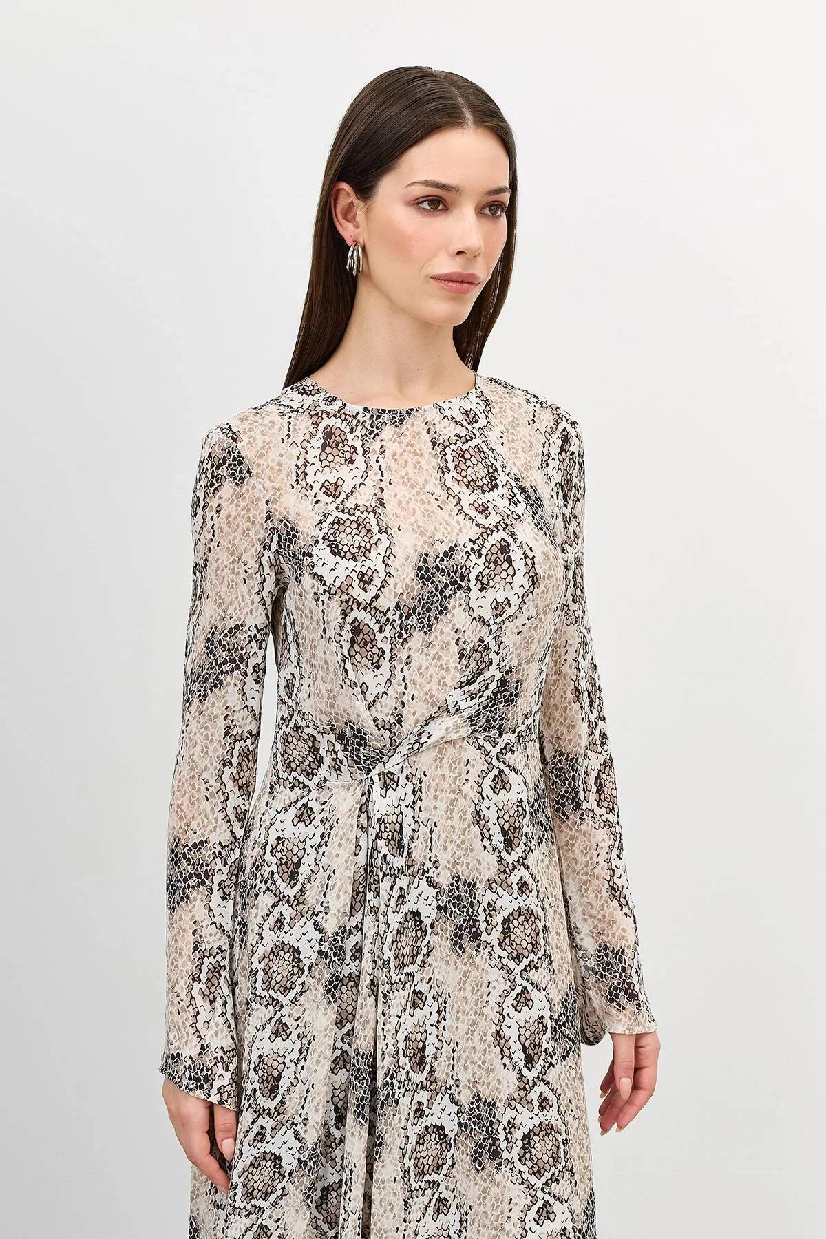 Платье-макси с анималистичным принтом,  42