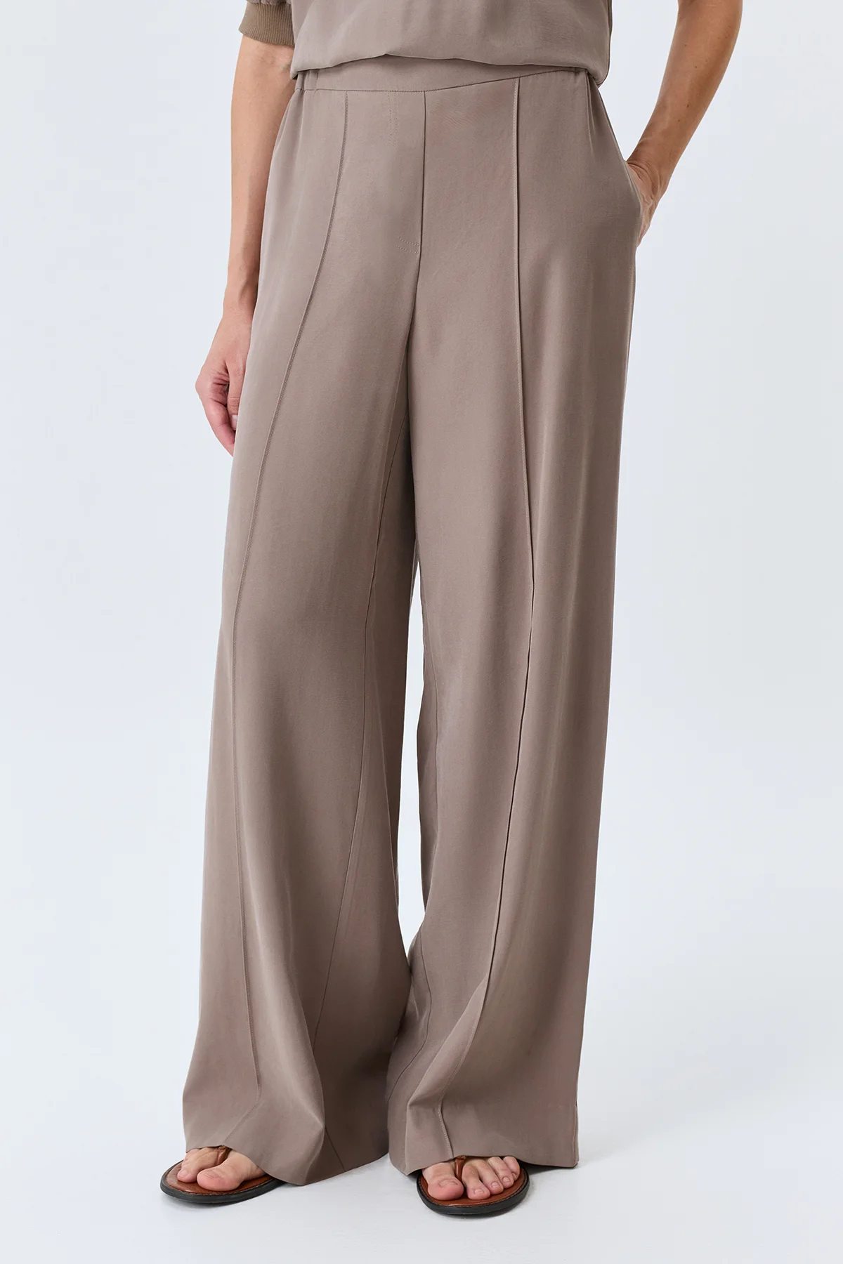 Брюки из вискозы с простроченными стрелками, 52