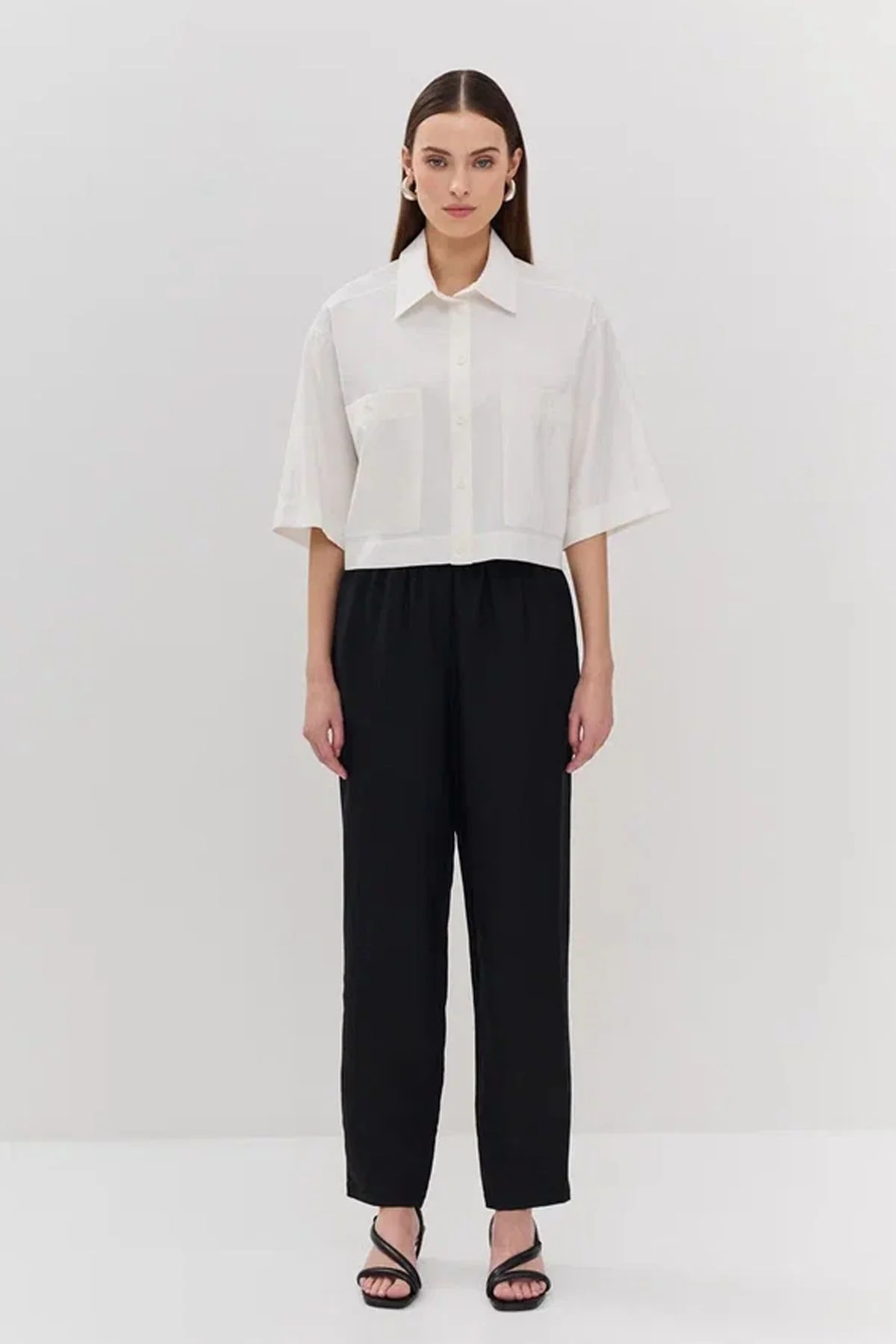 Прямые брюки чёрного цвета со шнурком на талии, 44р