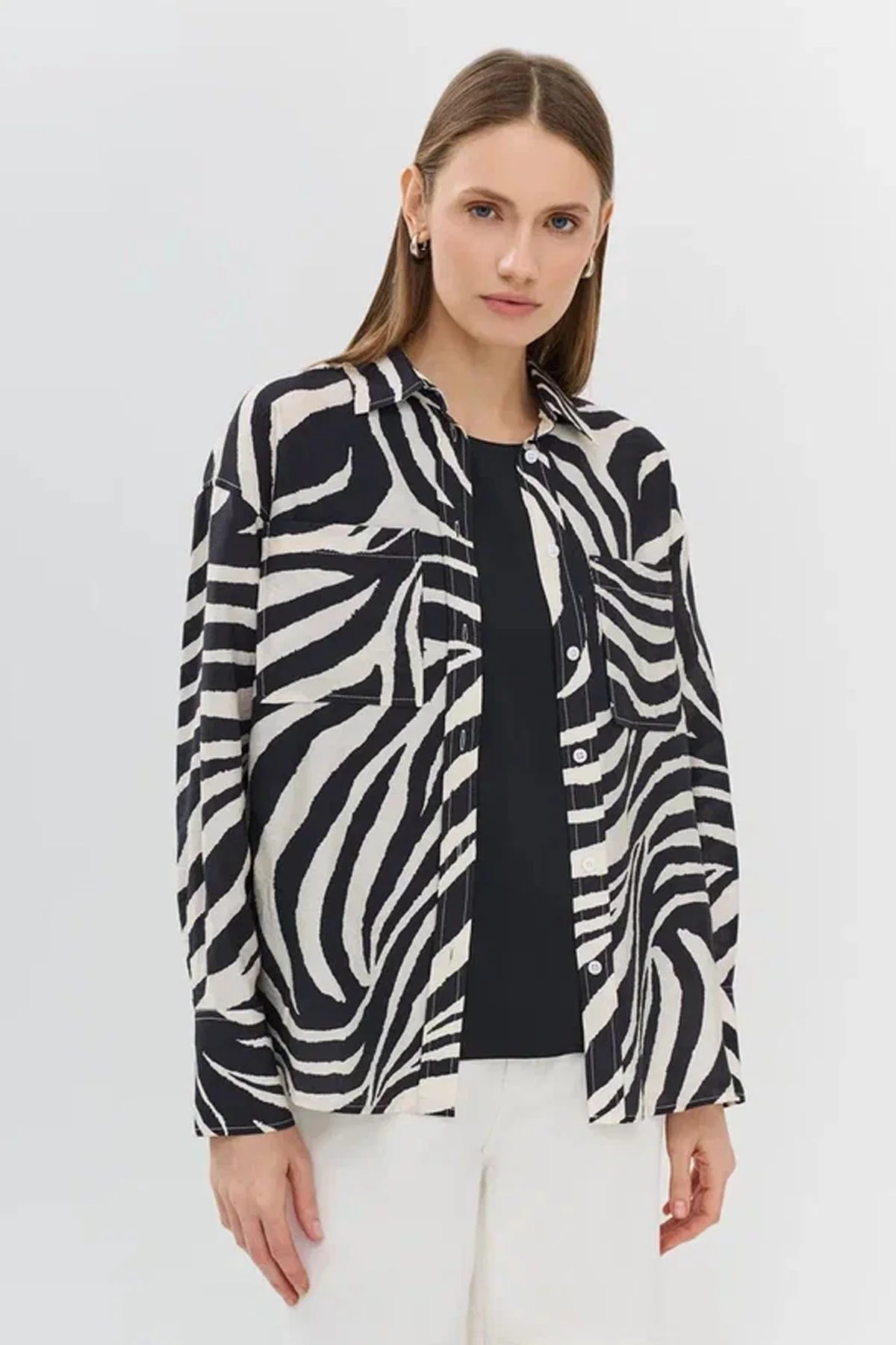 Свободная блузка из вискозы с анималистичным принтом, 52р