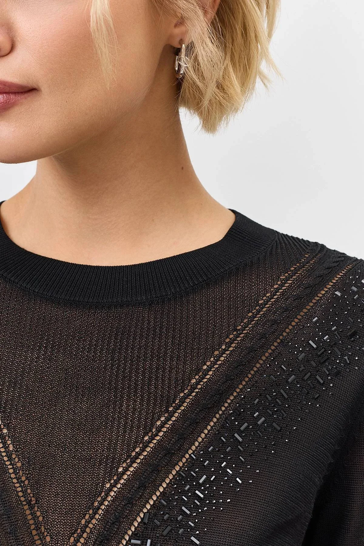 Вязаный джемпер с ажурной кокеткой, 38