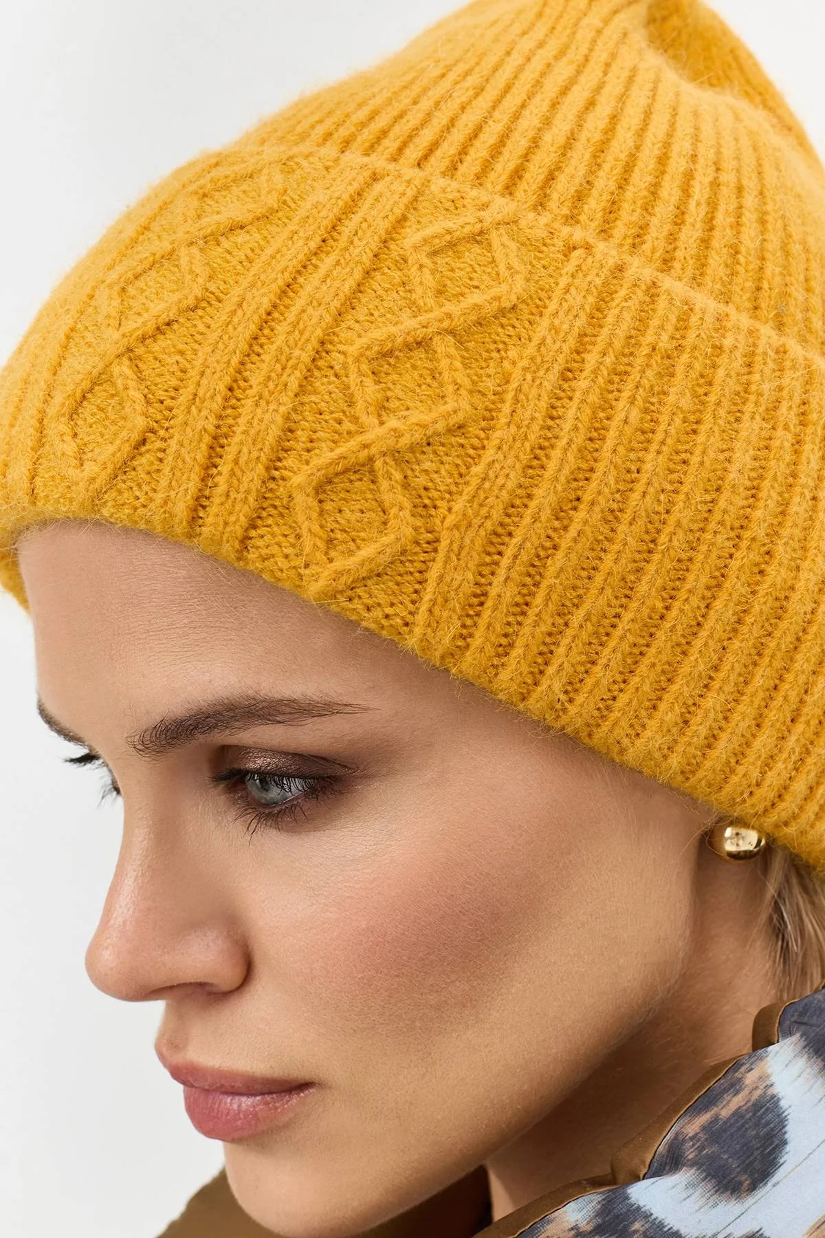 Шапка бини с декором косы, One