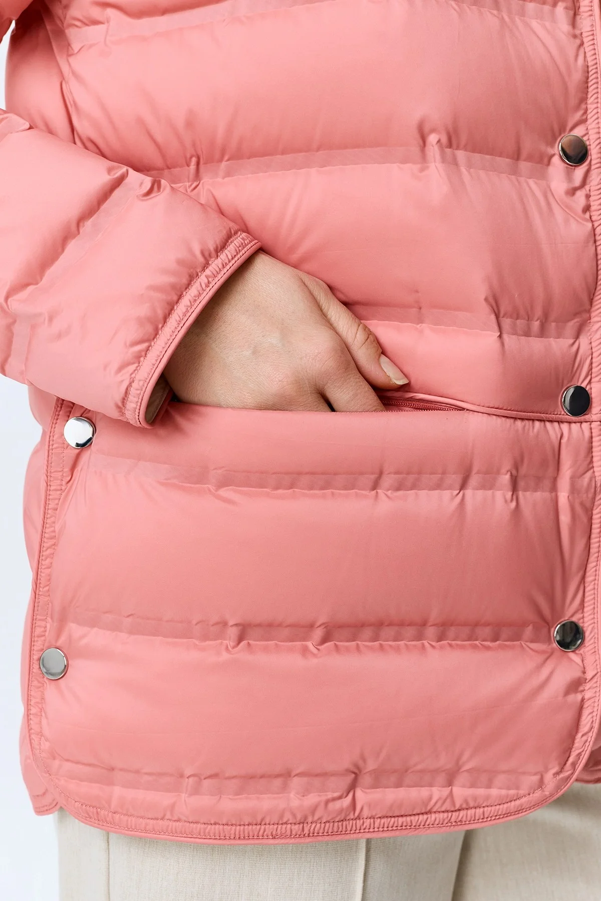 Легкая куртка на натуральном утеплителе, 38