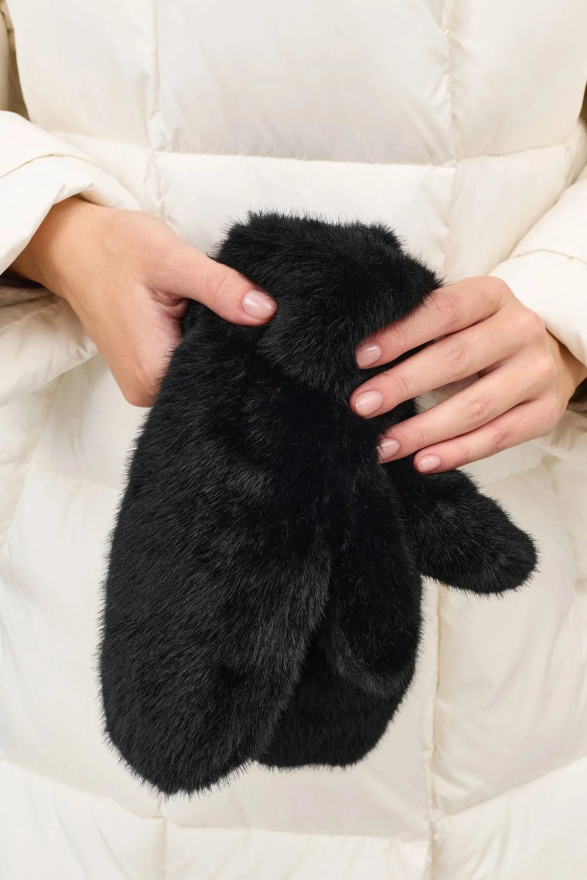 Теплые меховые варежки, One