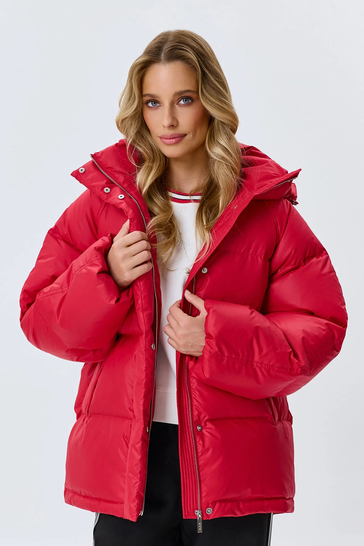 Яркий красный пуховик Oversize, 40