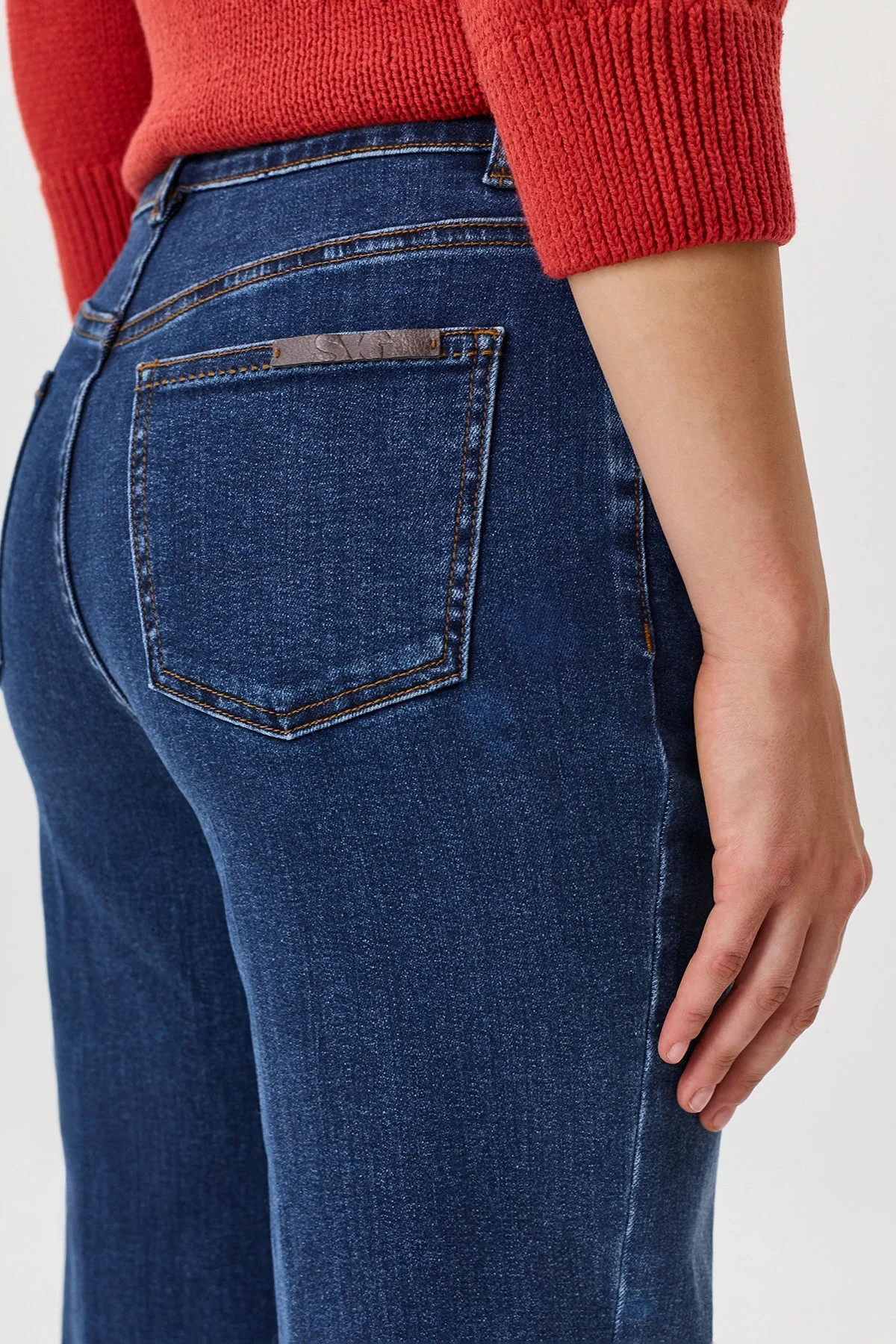 Джинсы Straight fit с заутюженными стрелками, 46