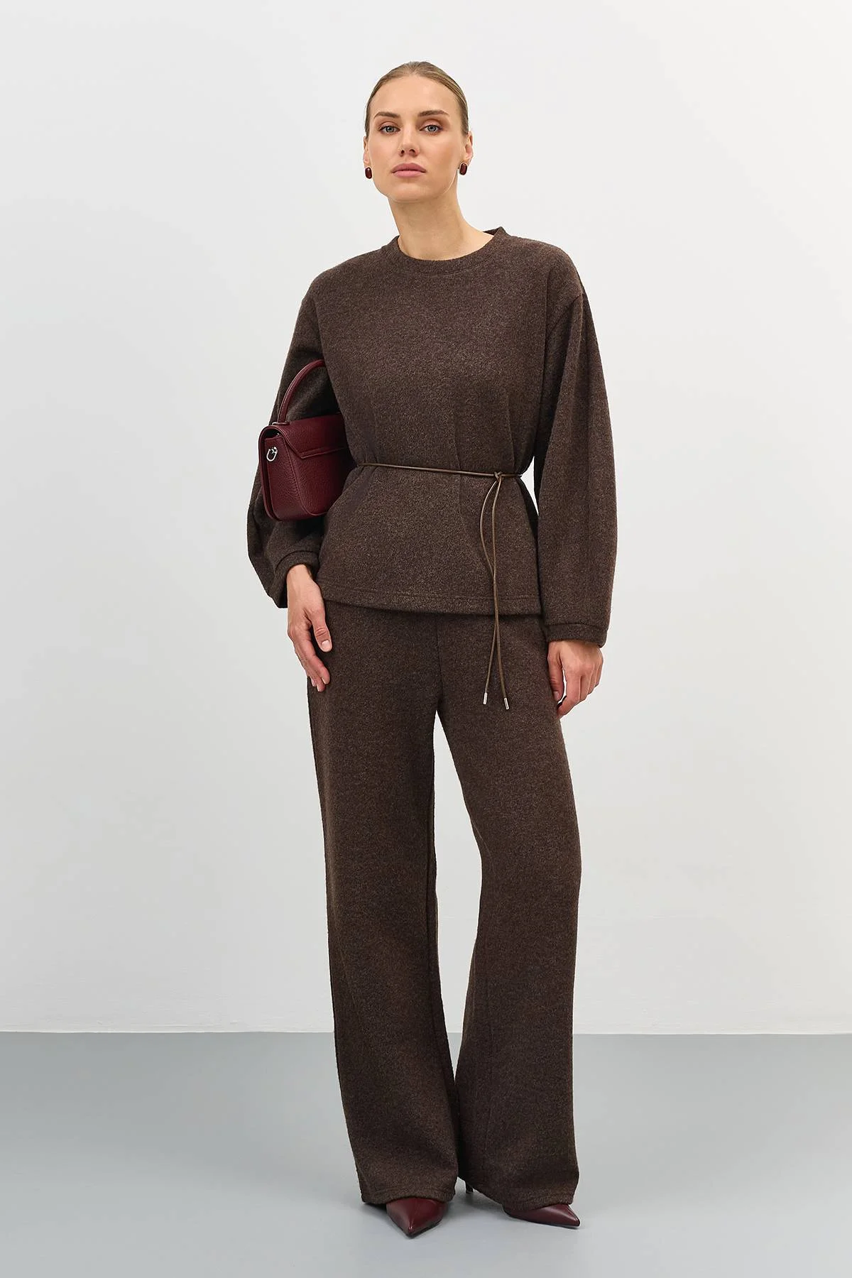 Лимитированная серия теплые трикотажные брюки и ремень, 46 Лимитированная серия теплые трикотажные брюки и ремень, 46