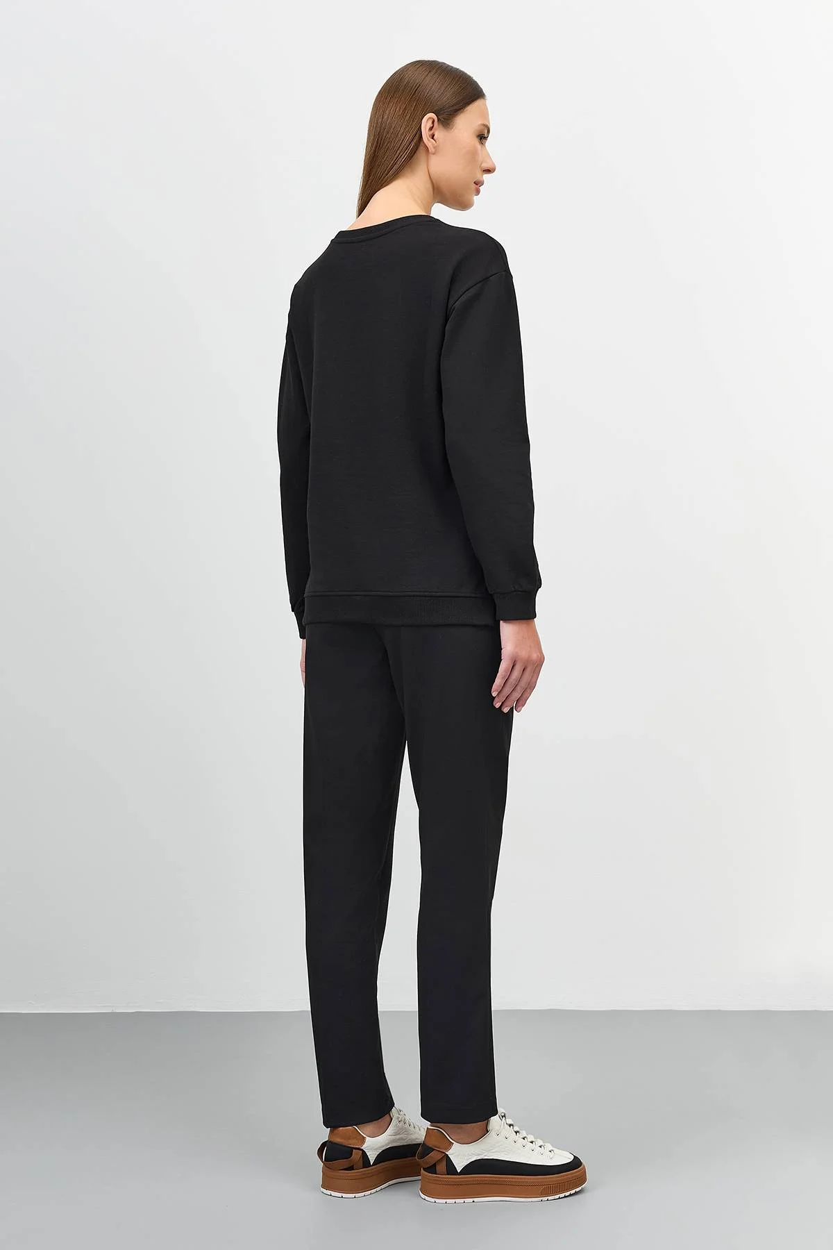 Черные брюки с карманами, 50