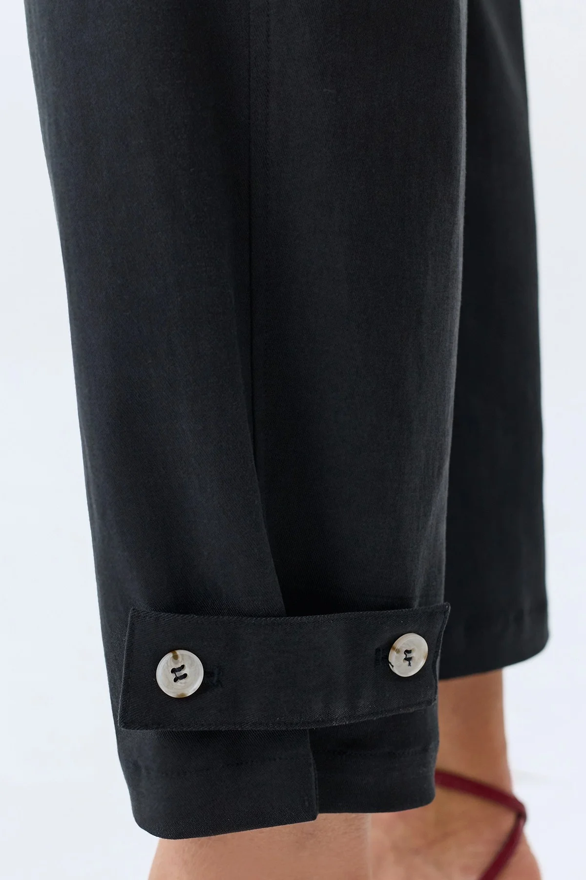 Брюки из тенселя с хлястиками, 44