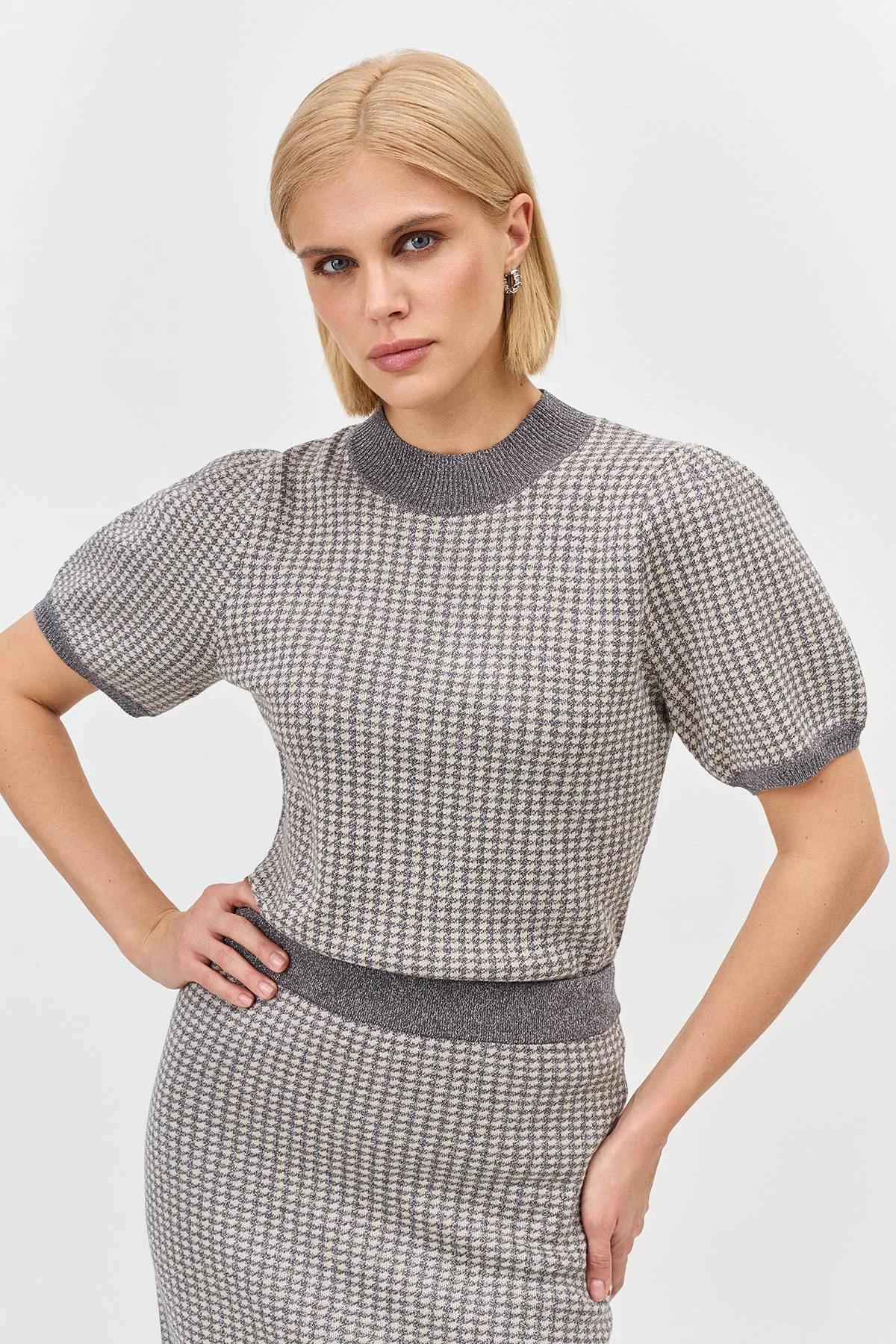 Лимитированая серия джемпер из вискозы с рельефным узором и ремнем, 35