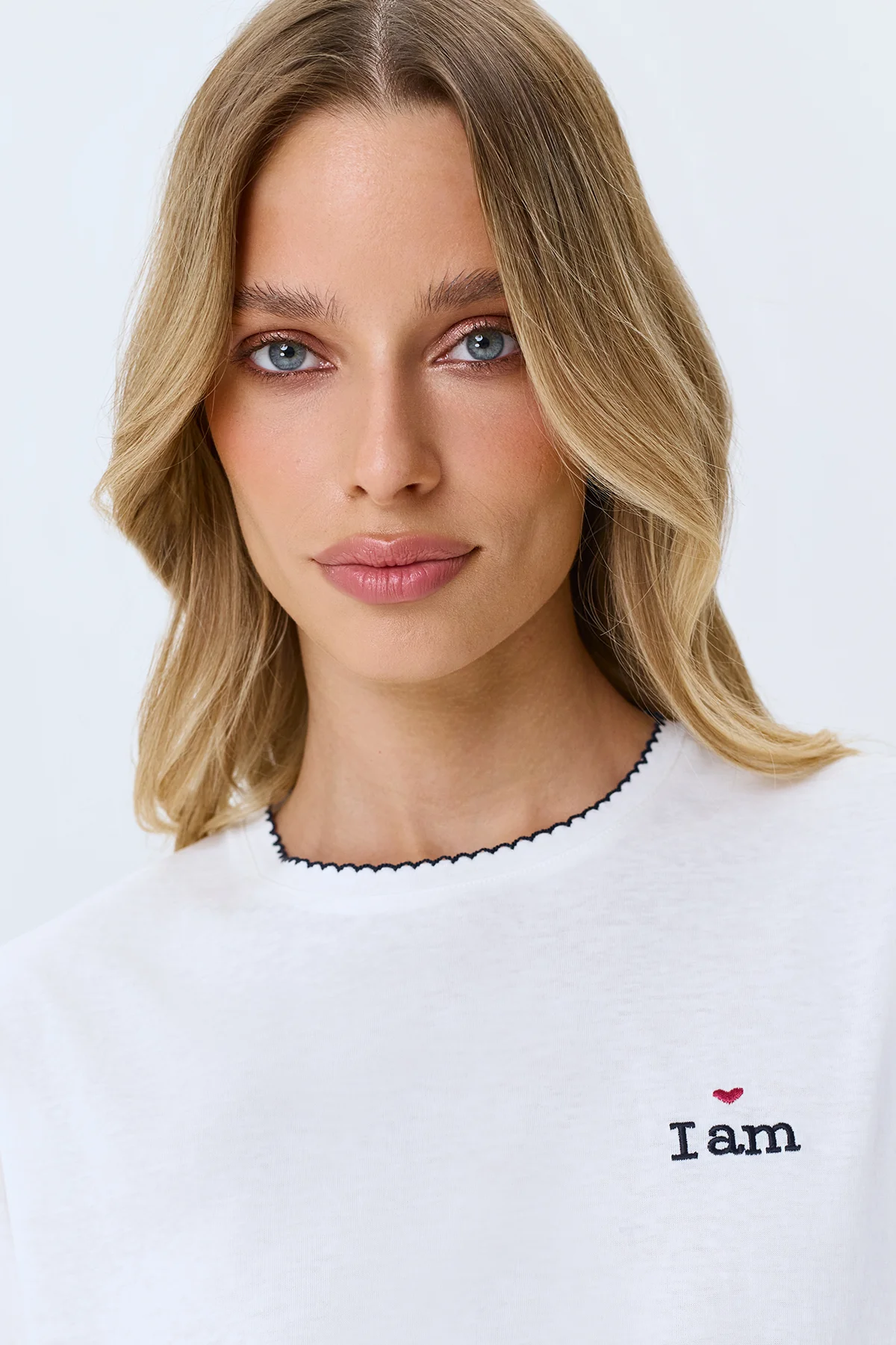 Футболка из тенселя с деликатной вышивкой, 52