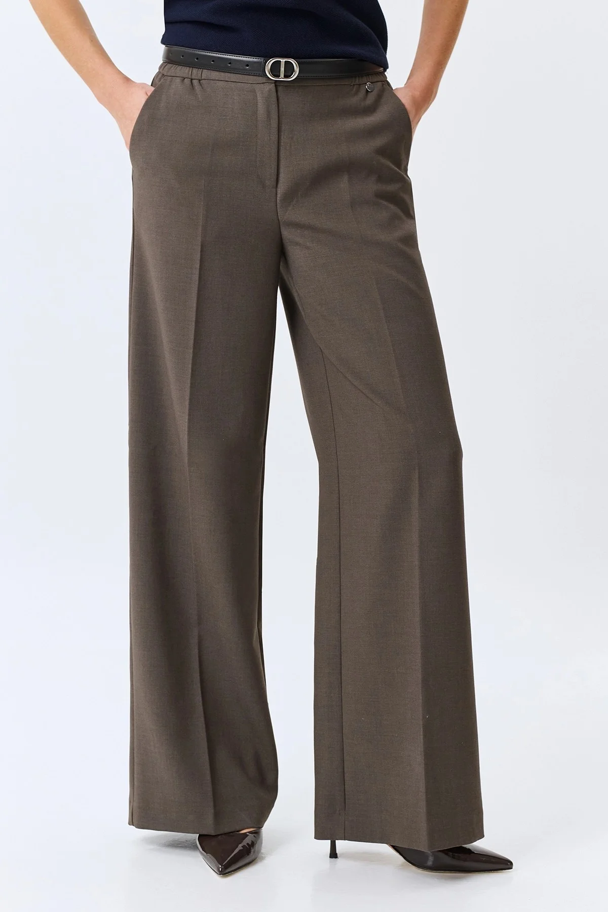 Брюки из смесовой вискозы с мягкими стрелками, 44