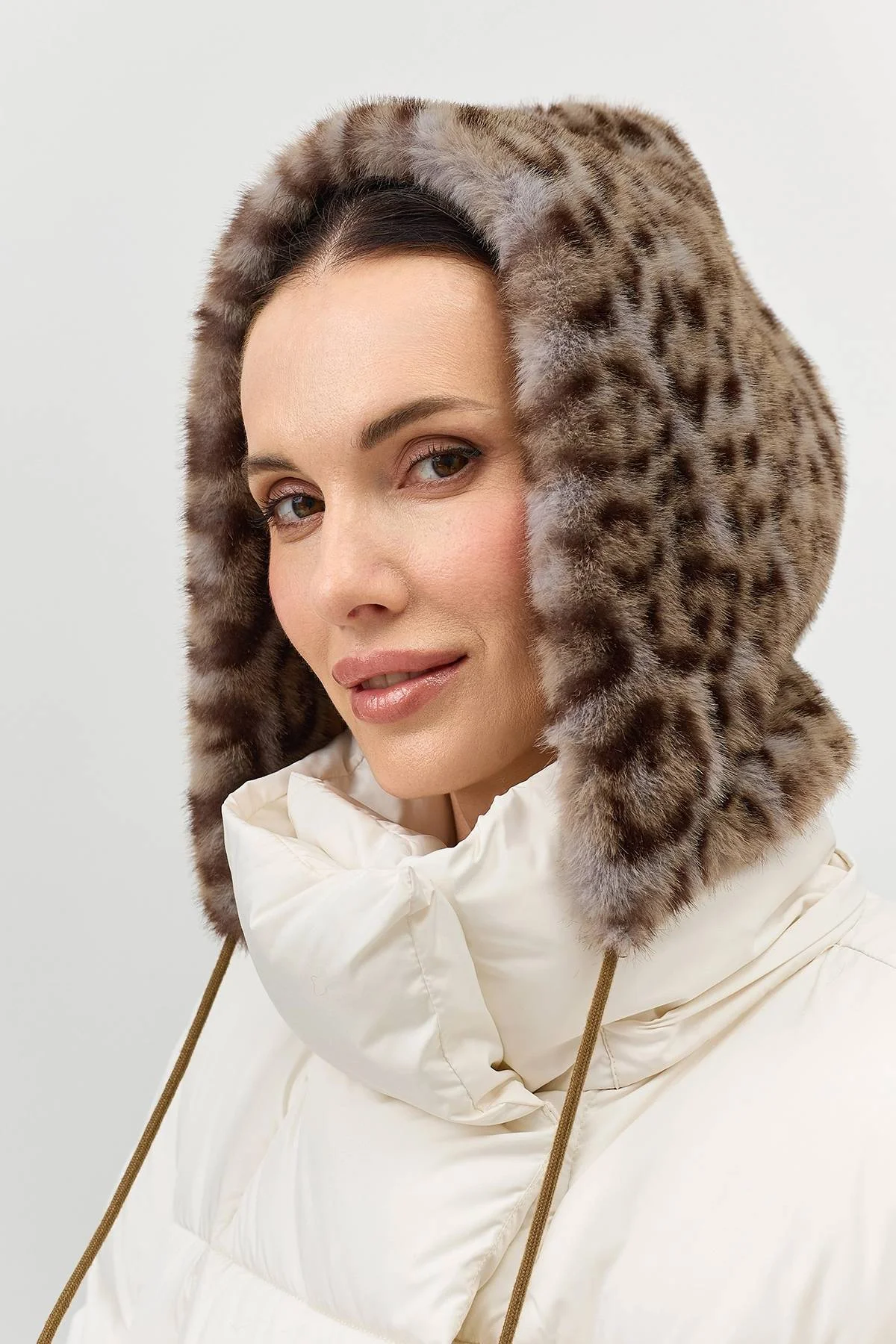 Капор из искусственного меха, One