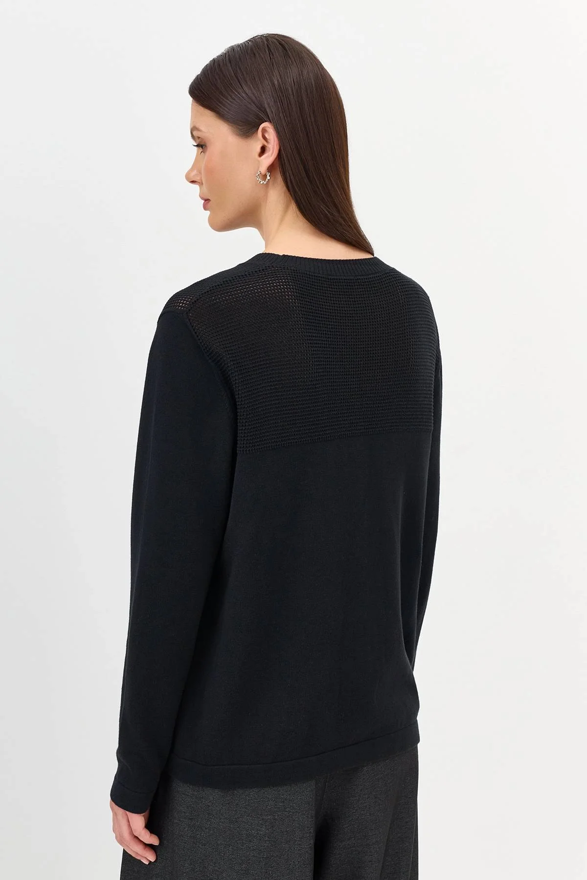 Вязаный джемпер с ажурной кокеткой, 36