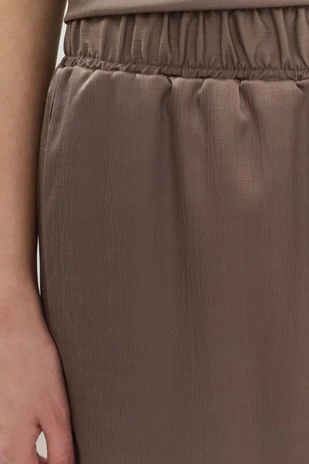 Прямые брюки в цвете какао с резинкой на талии, 42р