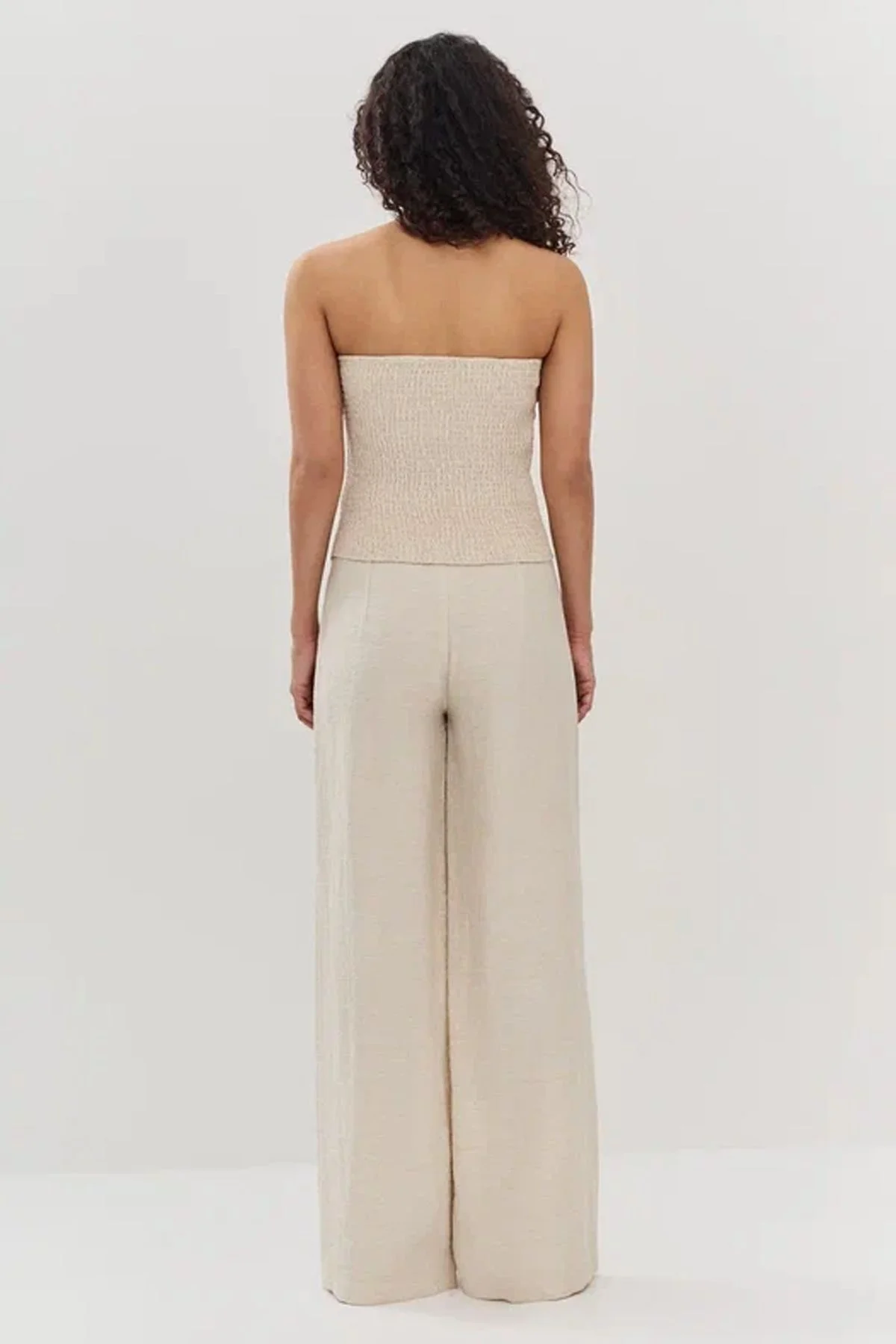 Брюки светло-бежевого цвета с потайной молнией, 40р