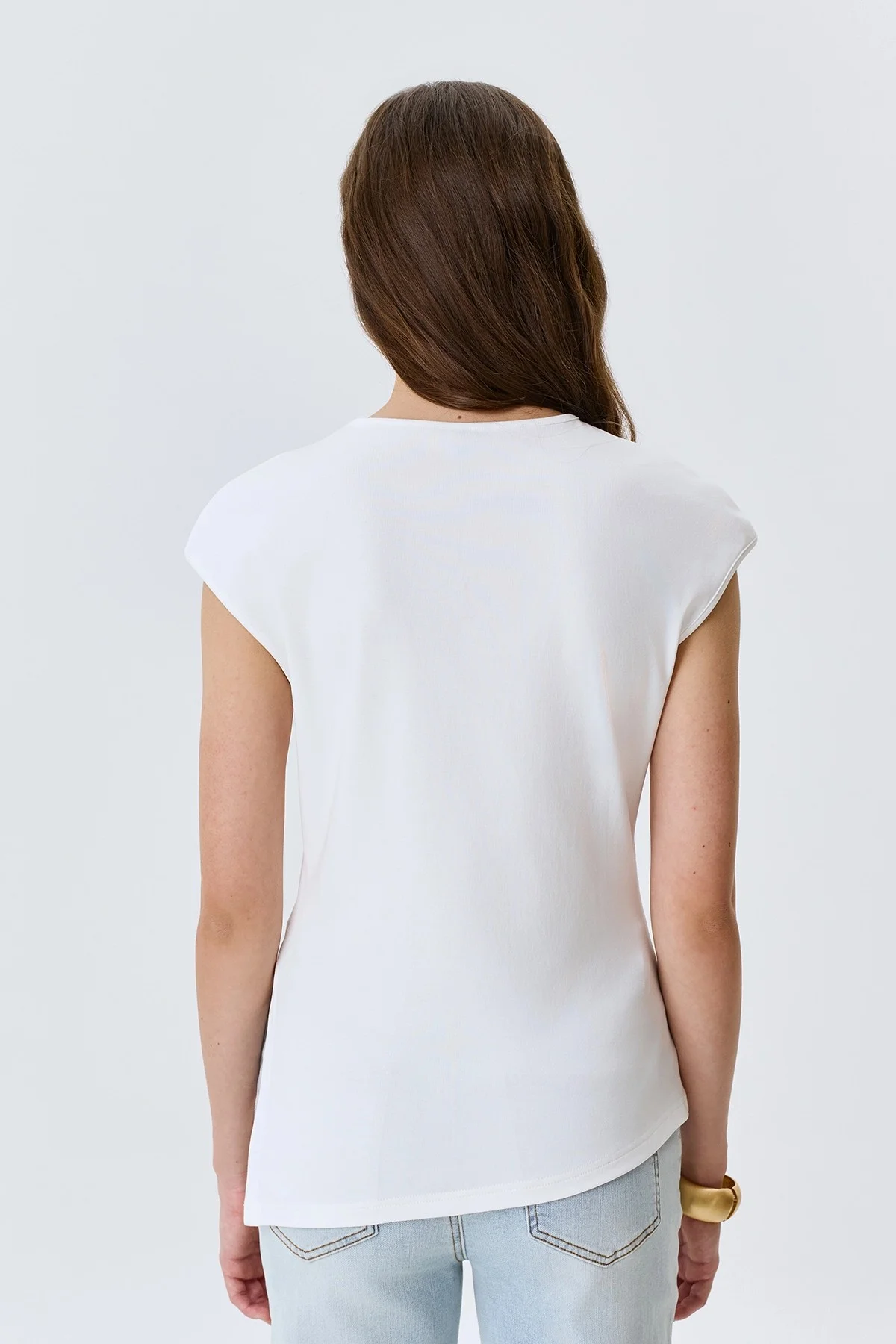 Асимметричный белый топ с высоким разрезом, 48