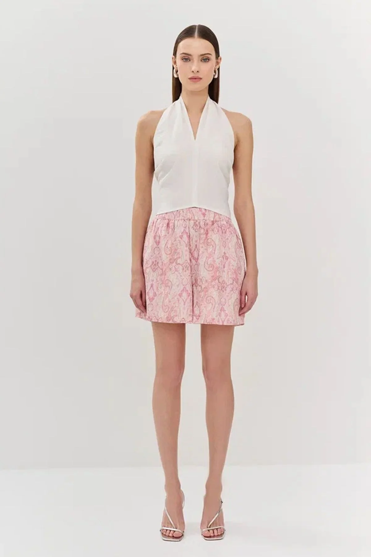 Короткие шорты с резинкой на талии, 52р