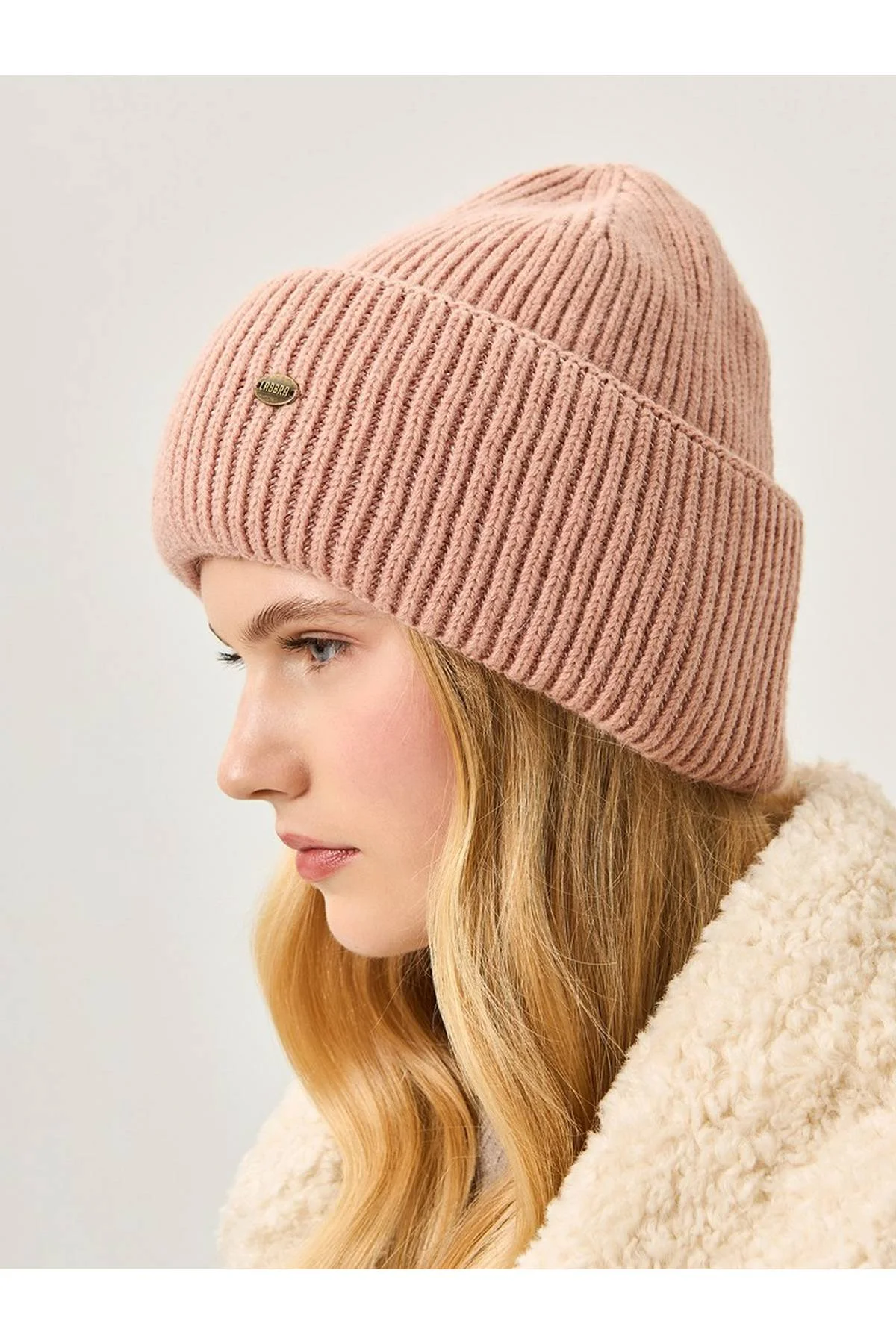 Шапка пыльно-розовая, One