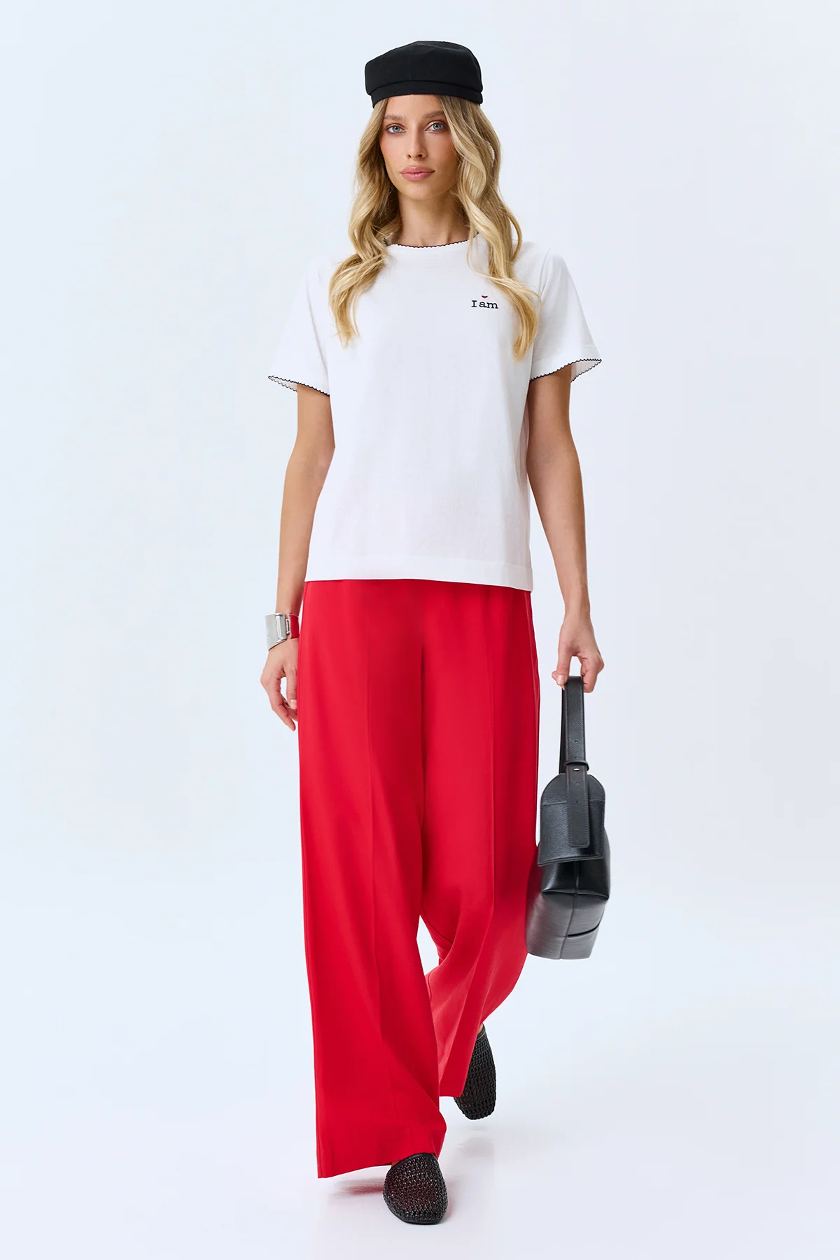 Футболка из тенселя с деликатной вышивкой, 48