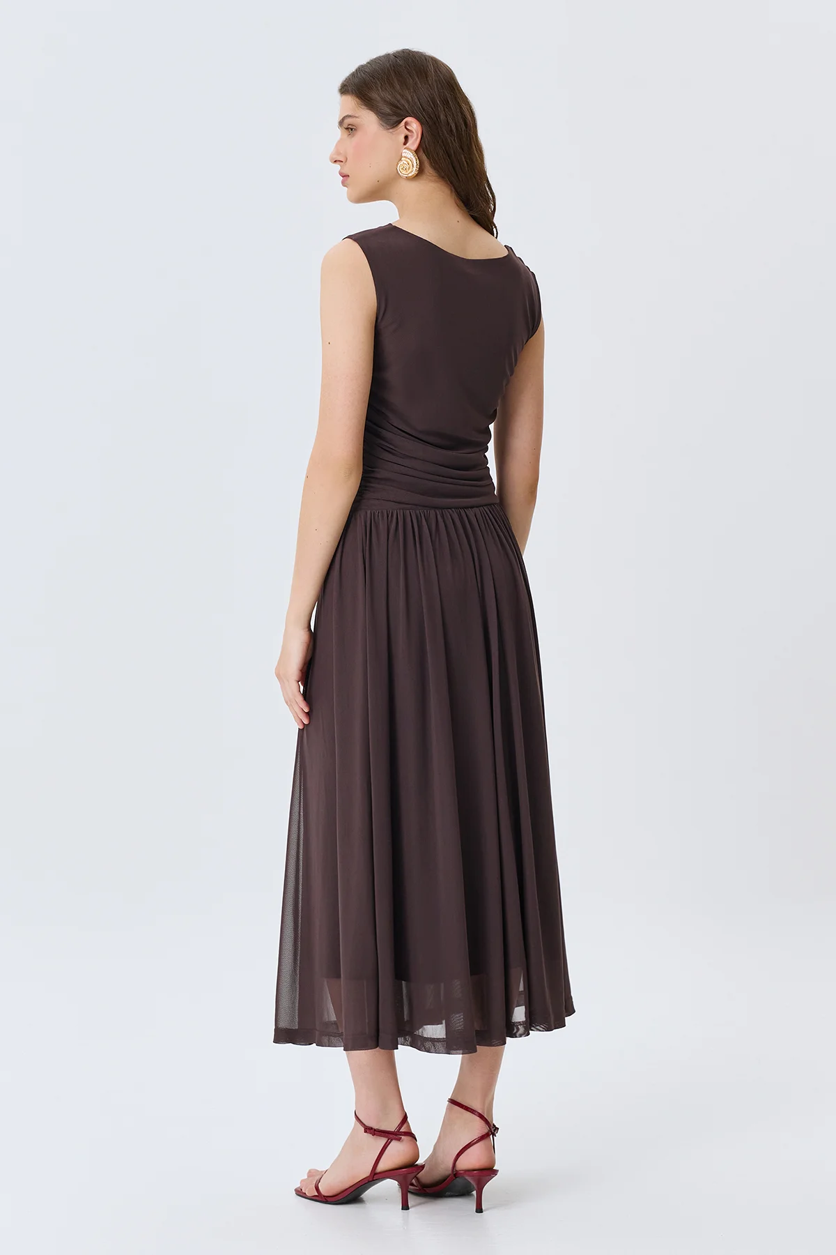 Платье с открытыми плечами, 46