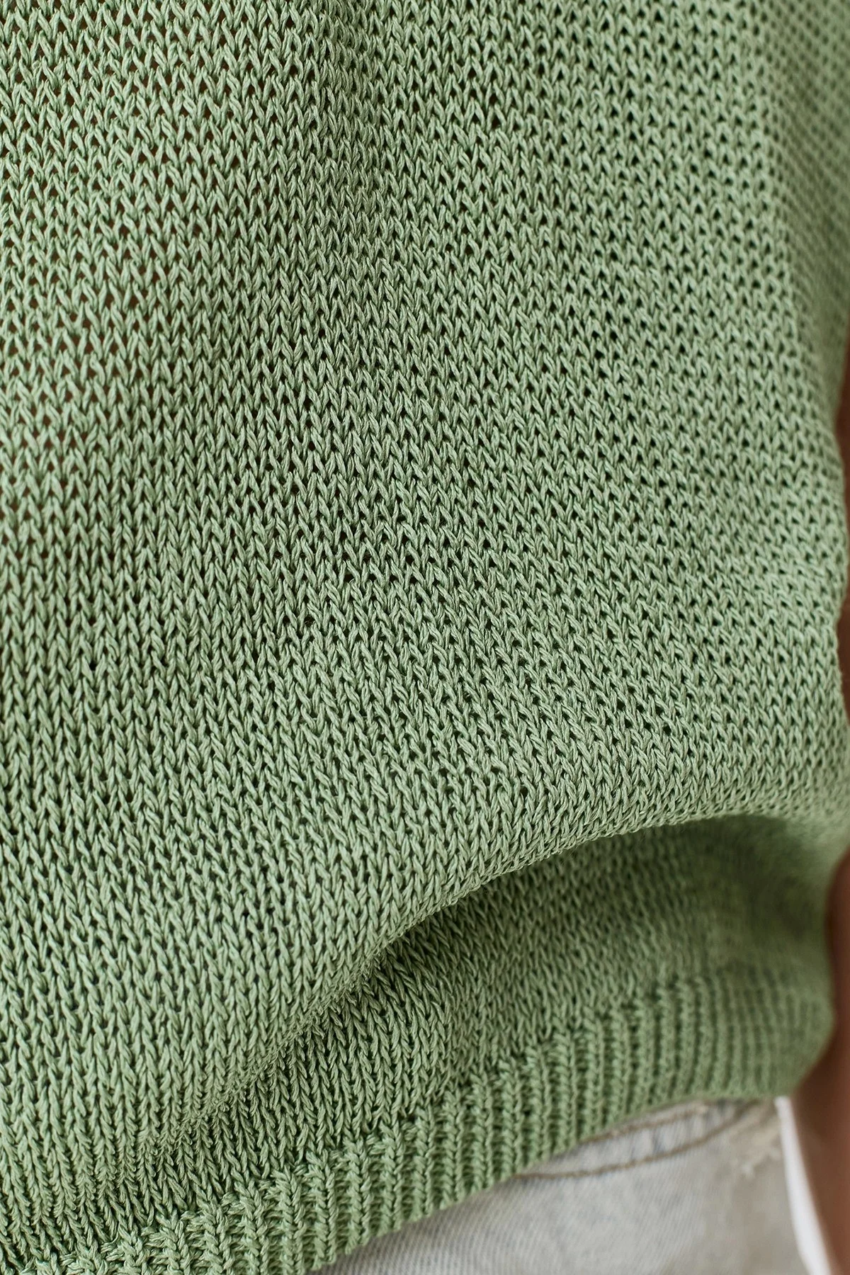 Свободный джемпер из фактурной пряжи, 52