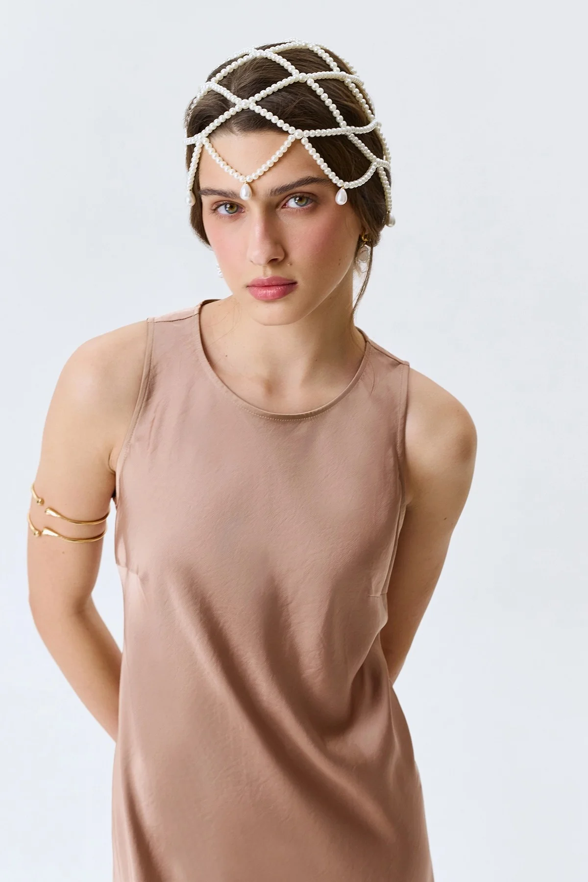 Бежевое сатиновое платье из смесовой вискозы, 50
Бежевое сатиновое платье из смесовой вискозы