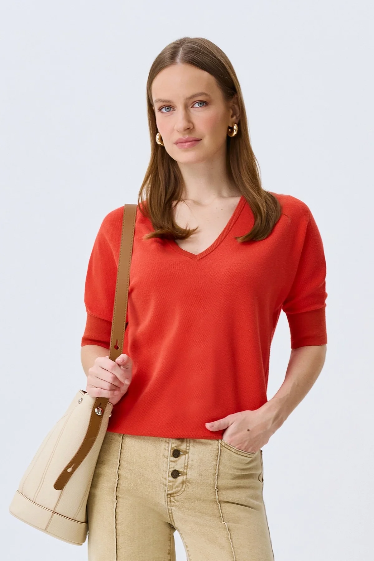 Яркий джемпер V-neck, 46