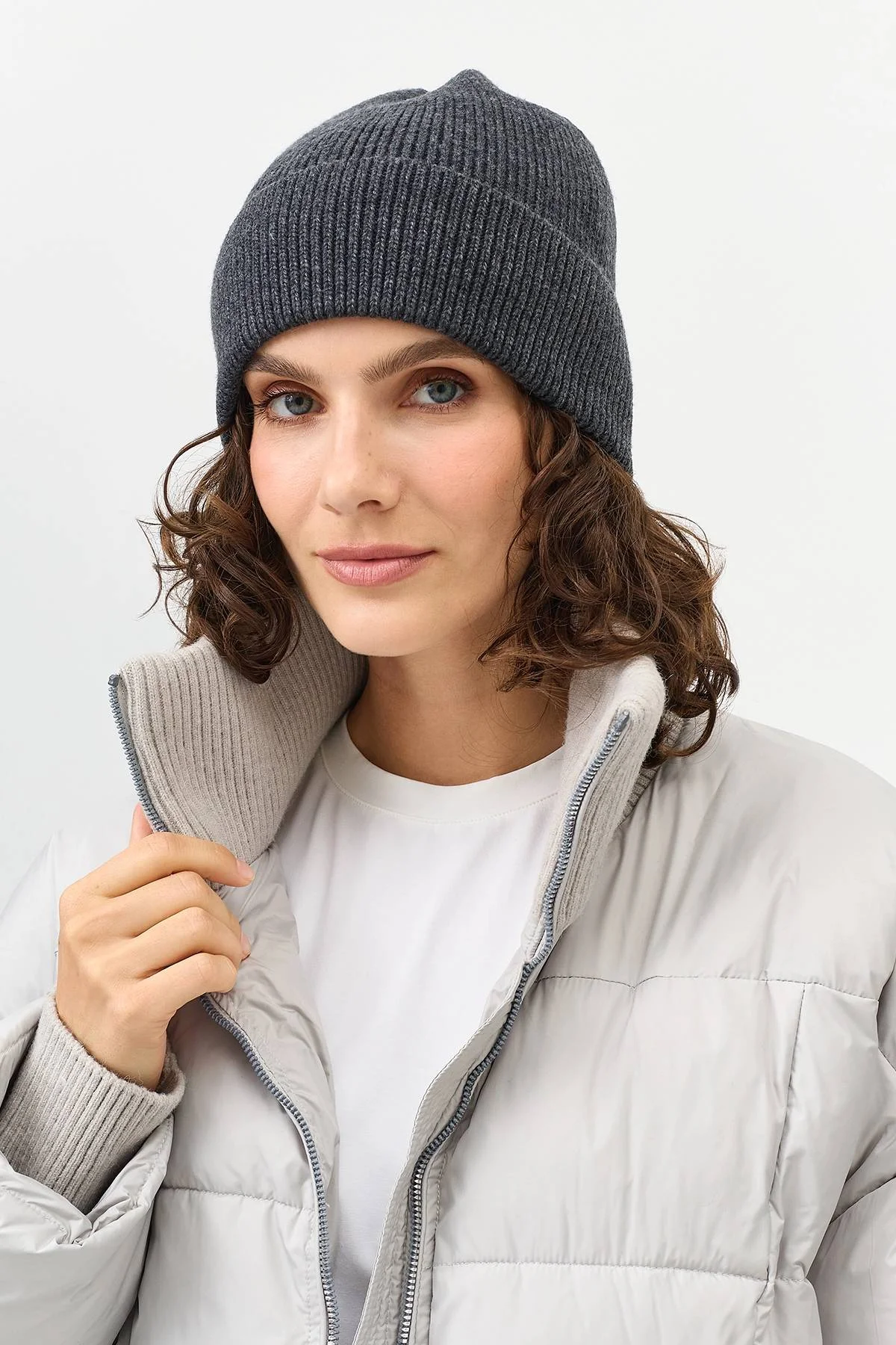 Шапка в рубчик из вискозы и шерсти, One