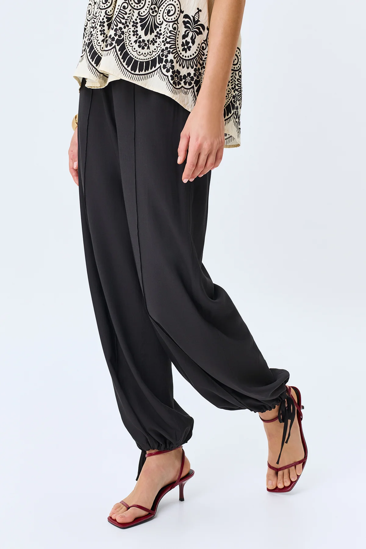 Легкие брюки с кулиской по низу, 42