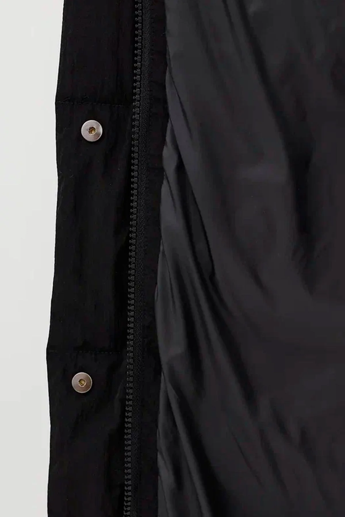 Черный минималистичный пуховик из ткани с Peach эффектом, 52